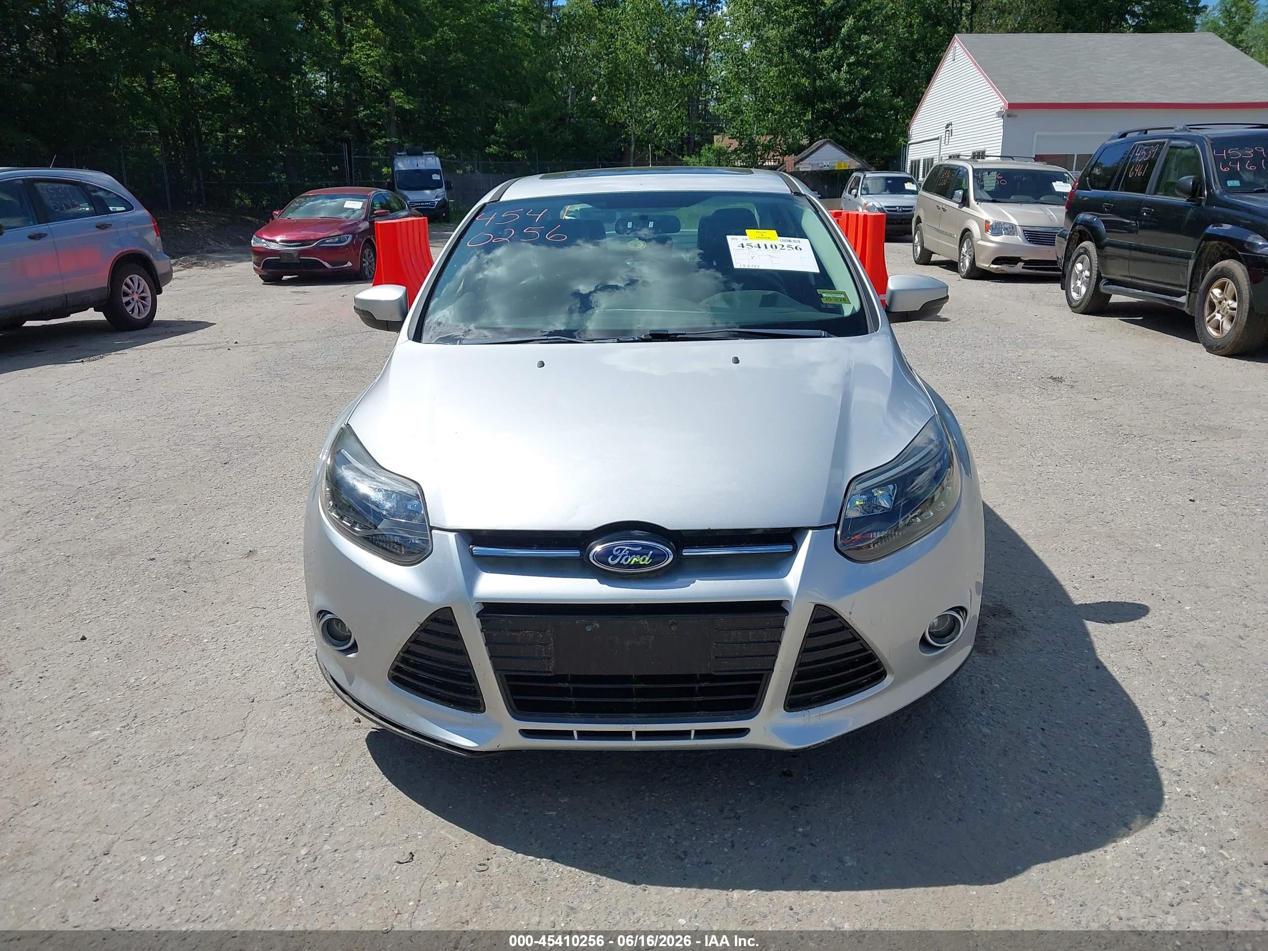 2014 Ford Focus Titanium Silver vin: 1FADP3J29EL221249