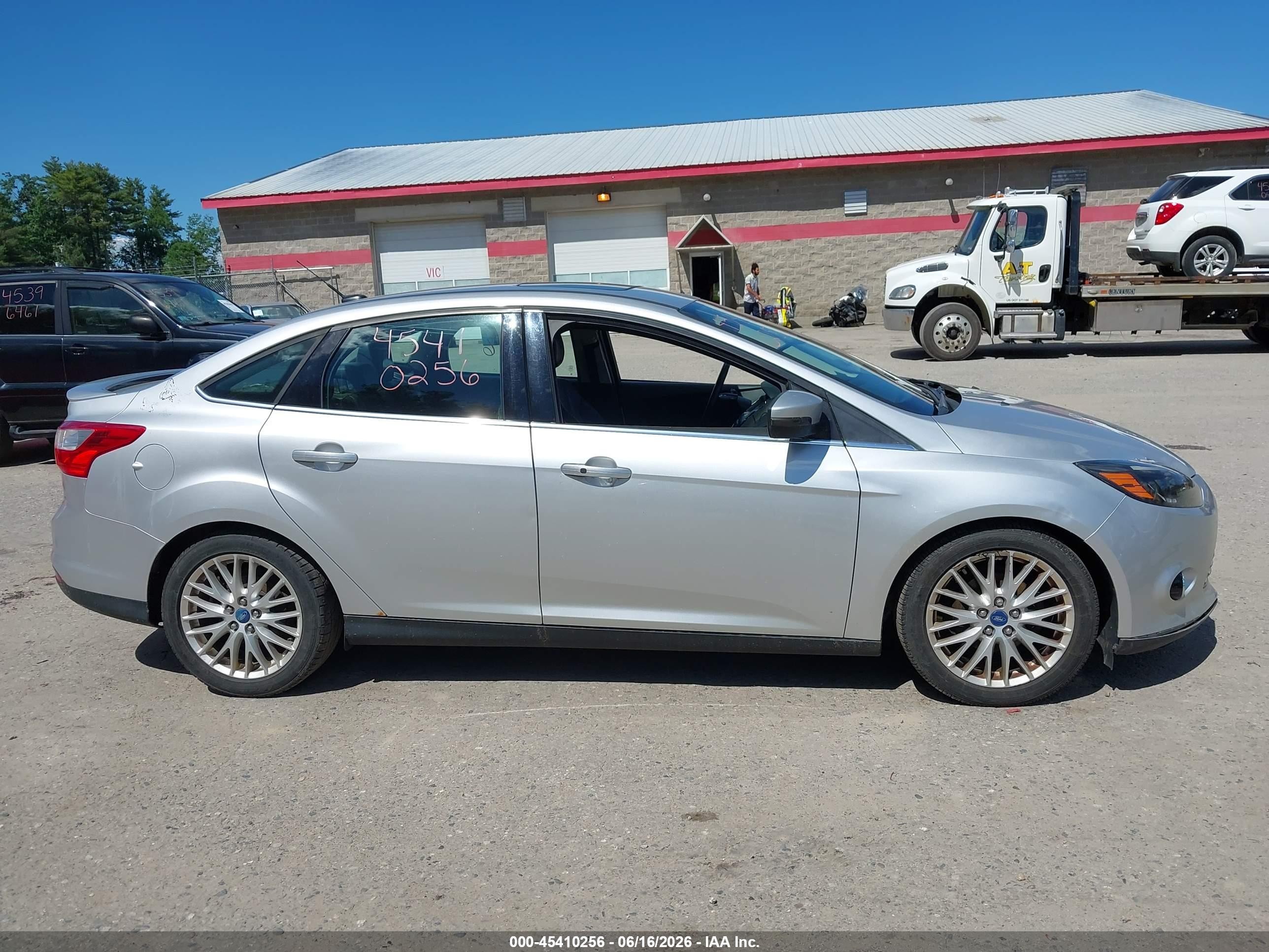 2014 Ford Focus Titanium Silver vin: 1FADP3J29EL221249