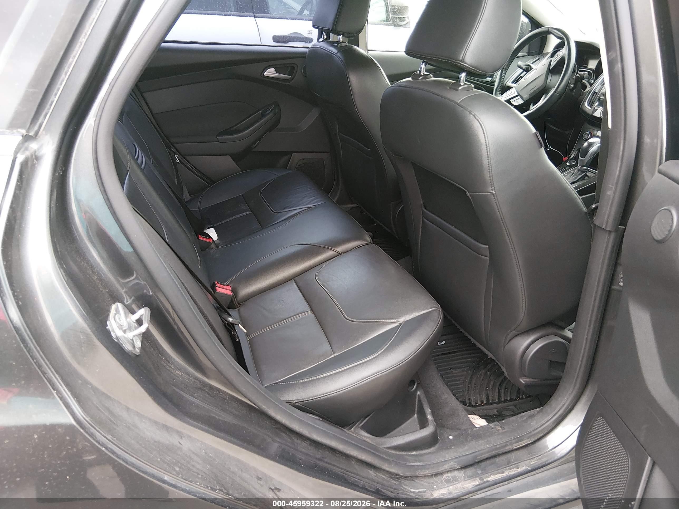 2015 Ford Focus Titanium Gray vin: 1FADP3J29FL232270