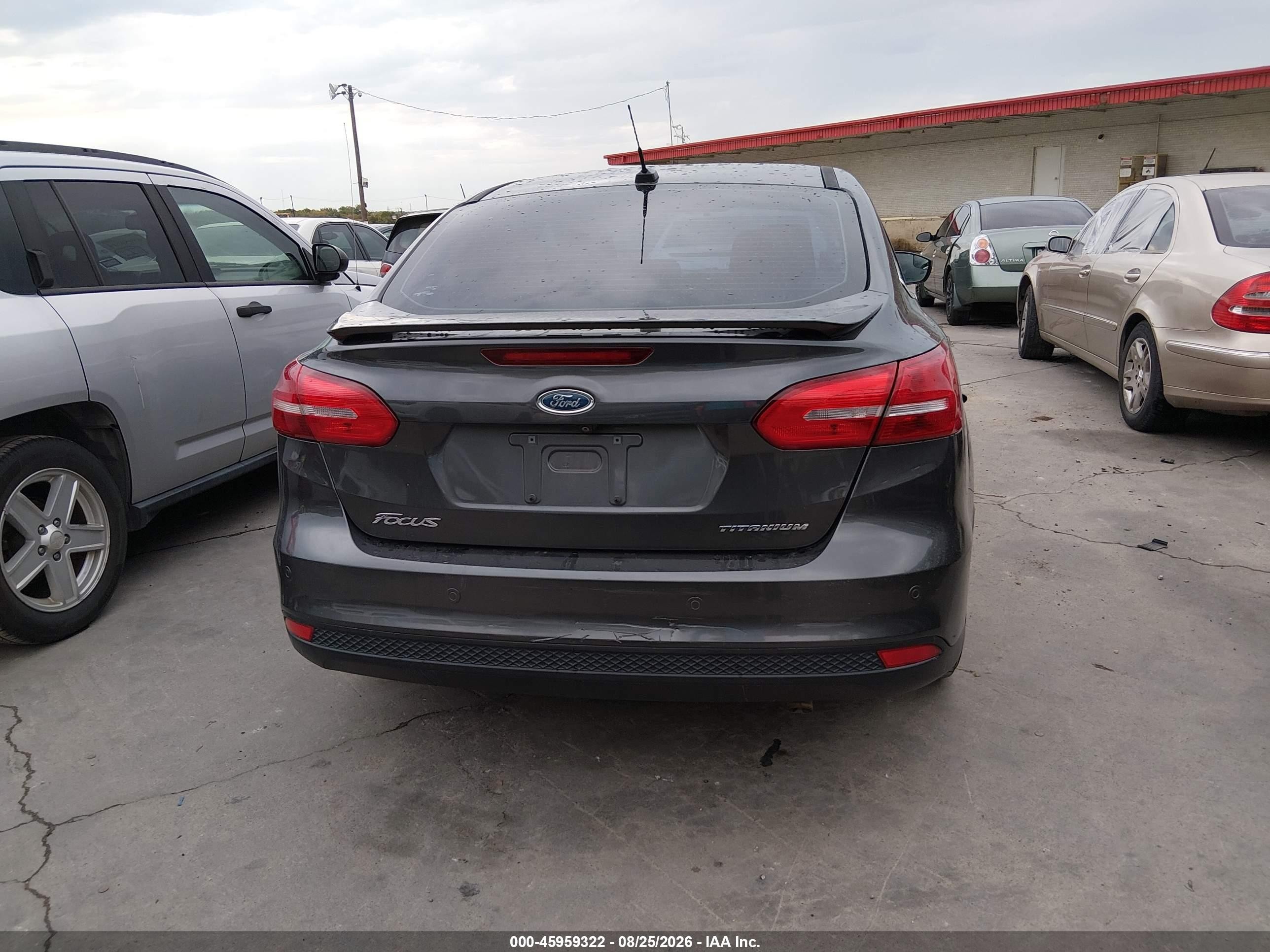 2015 Ford Focus Titanium Gray vin: 1FADP3J29FL232270