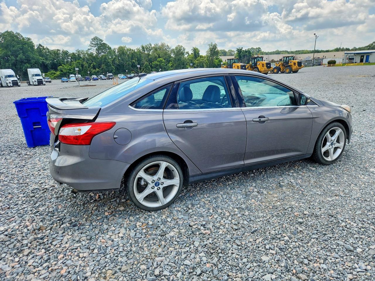 2013 Ford Focus Titanium Gray vin: 1FADP3J2XDL161724