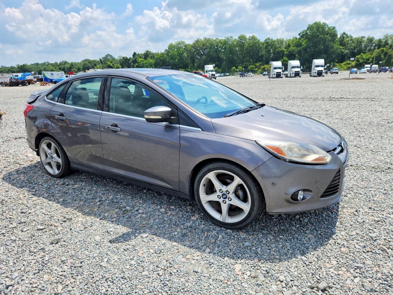 2013 Ford Focus Titanium Gray vin: 1FADP3J2XDL161724