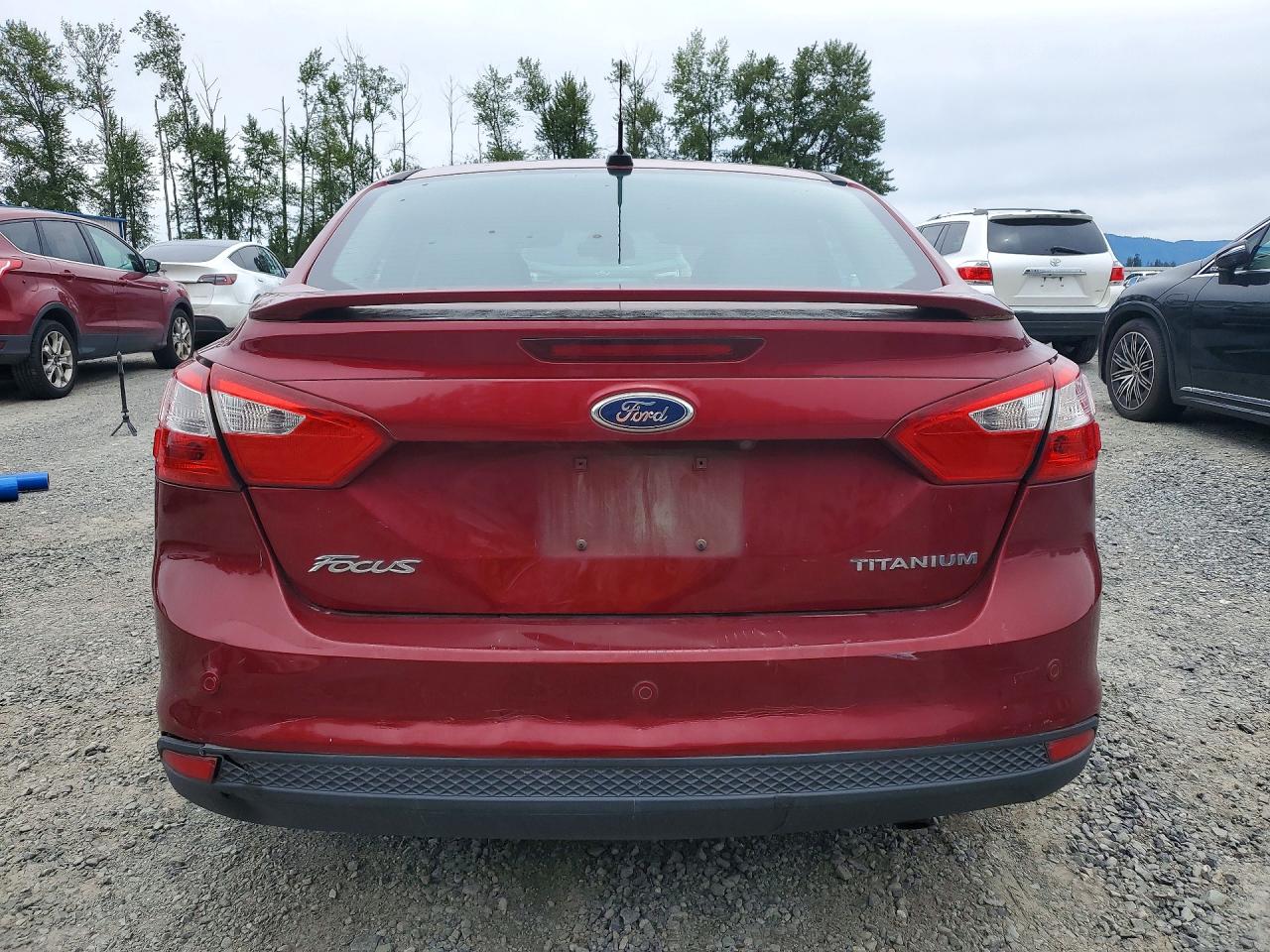 2014 Ford Focus Titanium Красный vin: 1FADP3J2XEL312255
