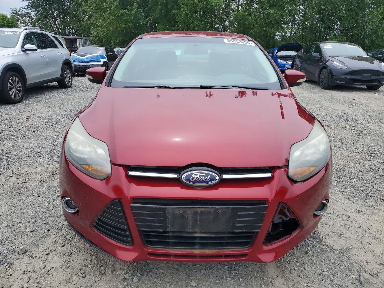 2014 Ford Focus Titanium Красный vin: 1FADP3J2XEL312255