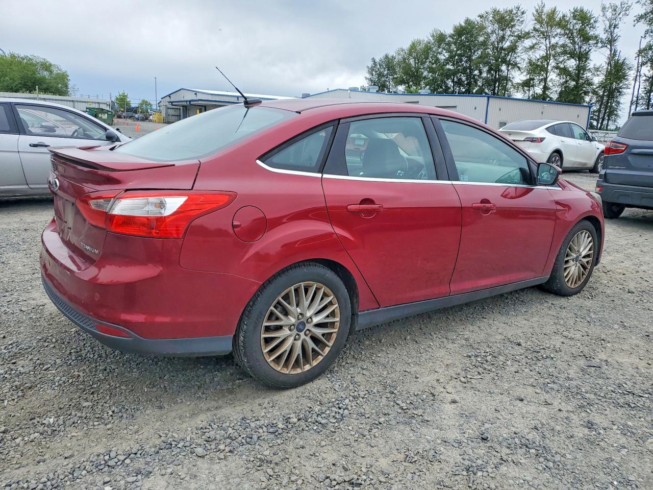 2014 Ford Focus Titanium Красный vin: 1FADP3J2XEL312255