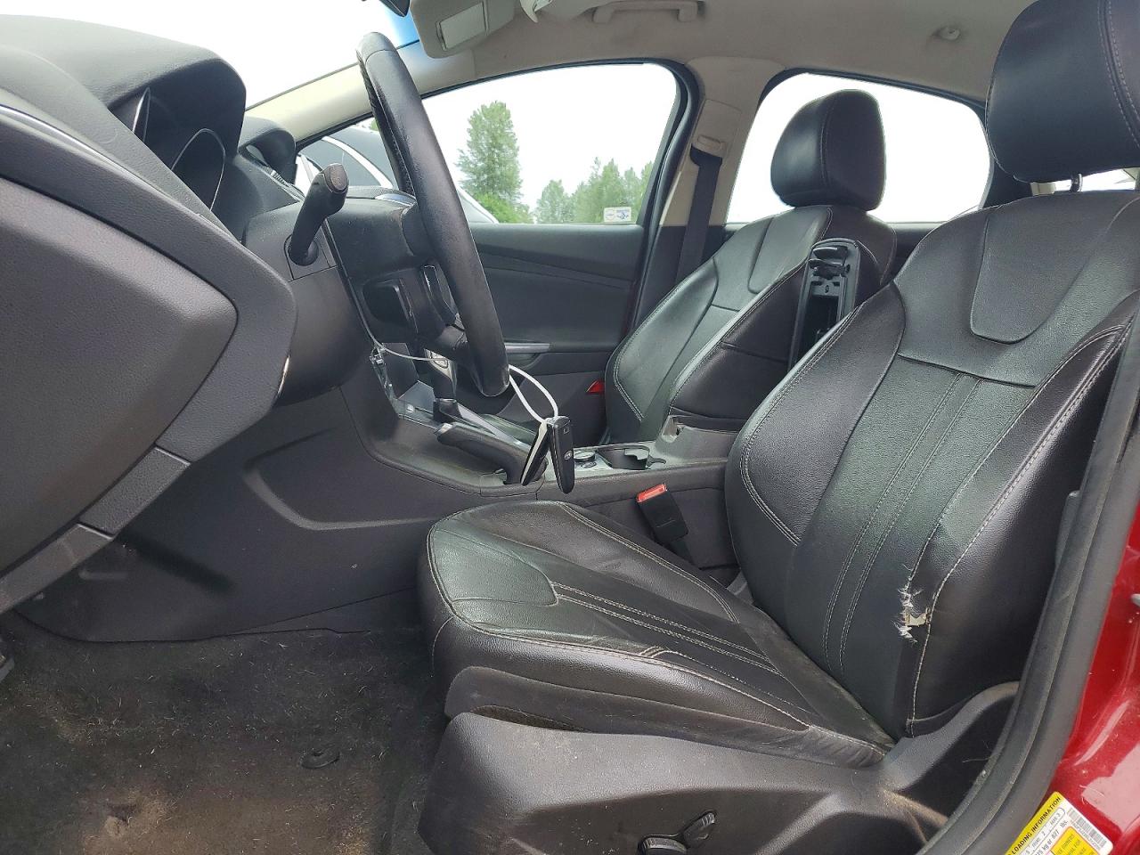 2014 Ford Focus Titanium Красный vin: 1FADP3J2XEL312255
