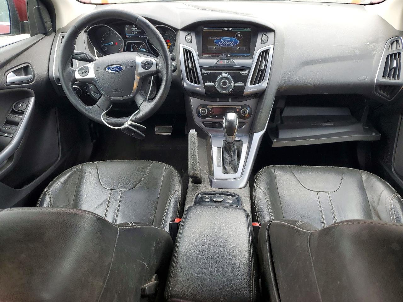 2014 Ford Focus Titanium Красный vin: 1FADP3J2XEL312255