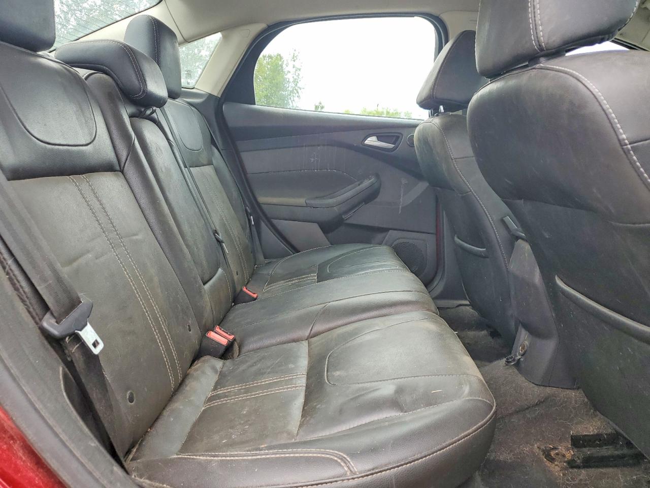2014 Ford Focus Titanium Красный vin: 1FADP3J2XEL312255
