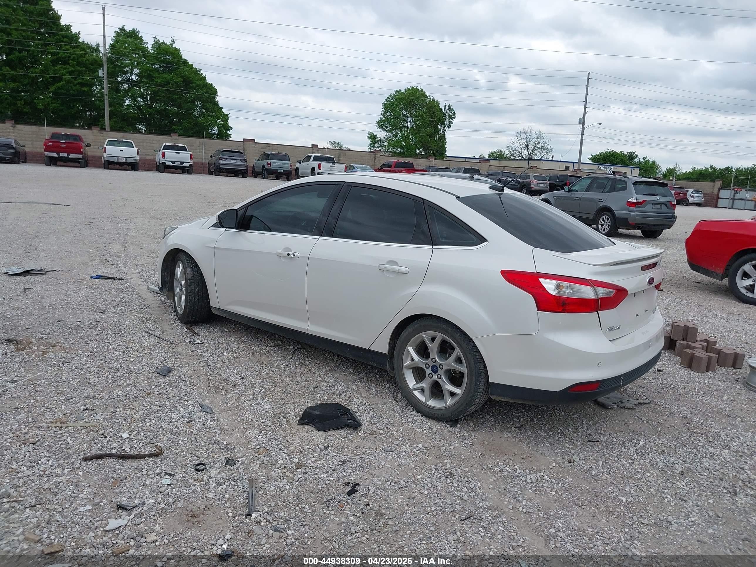 2014 Ford Focus Titanium Белый vin: 1FADP3J2XEL349144