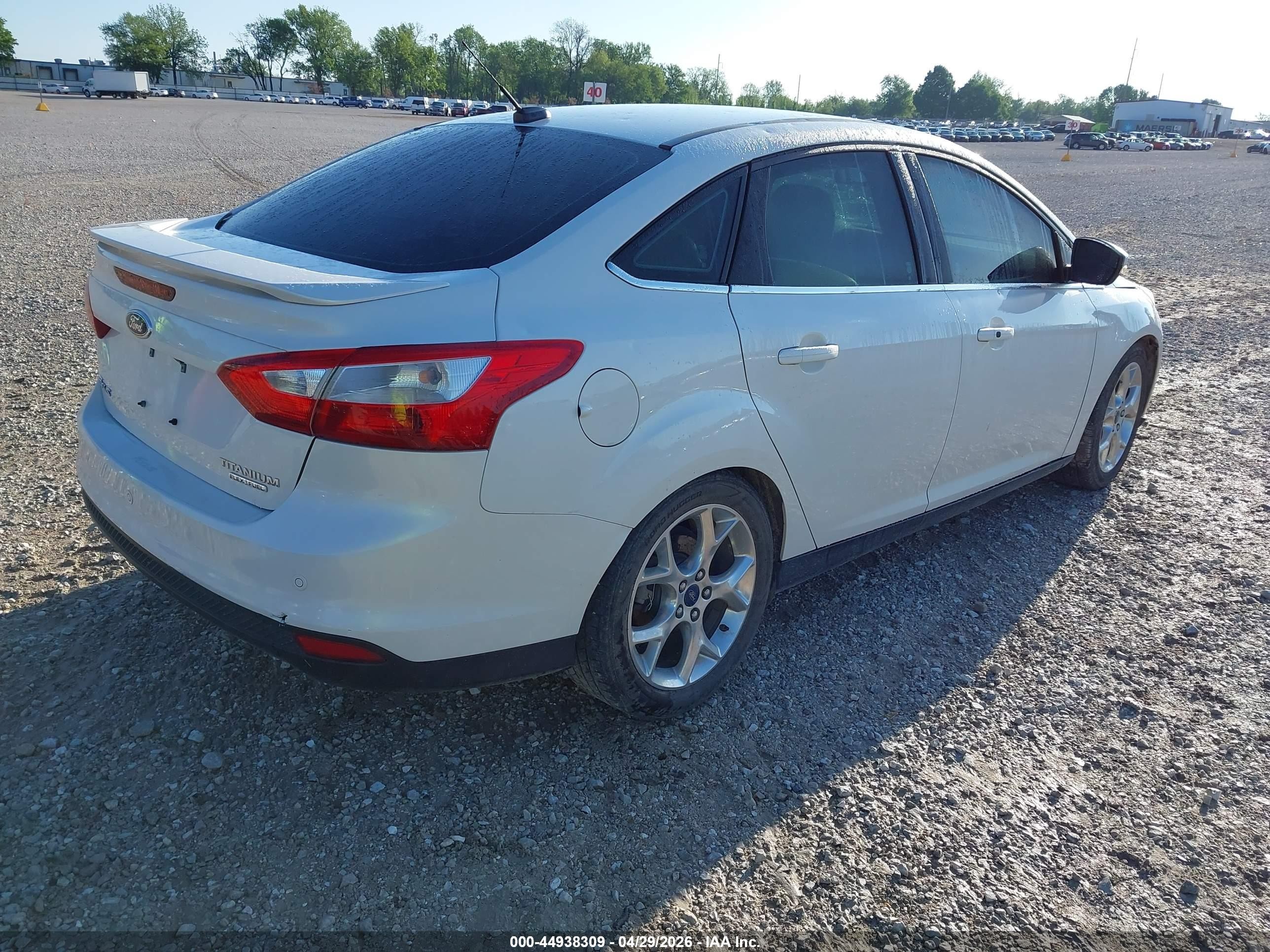 2014 Ford Focus Titanium Белый vin: 1FADP3J2XEL349144