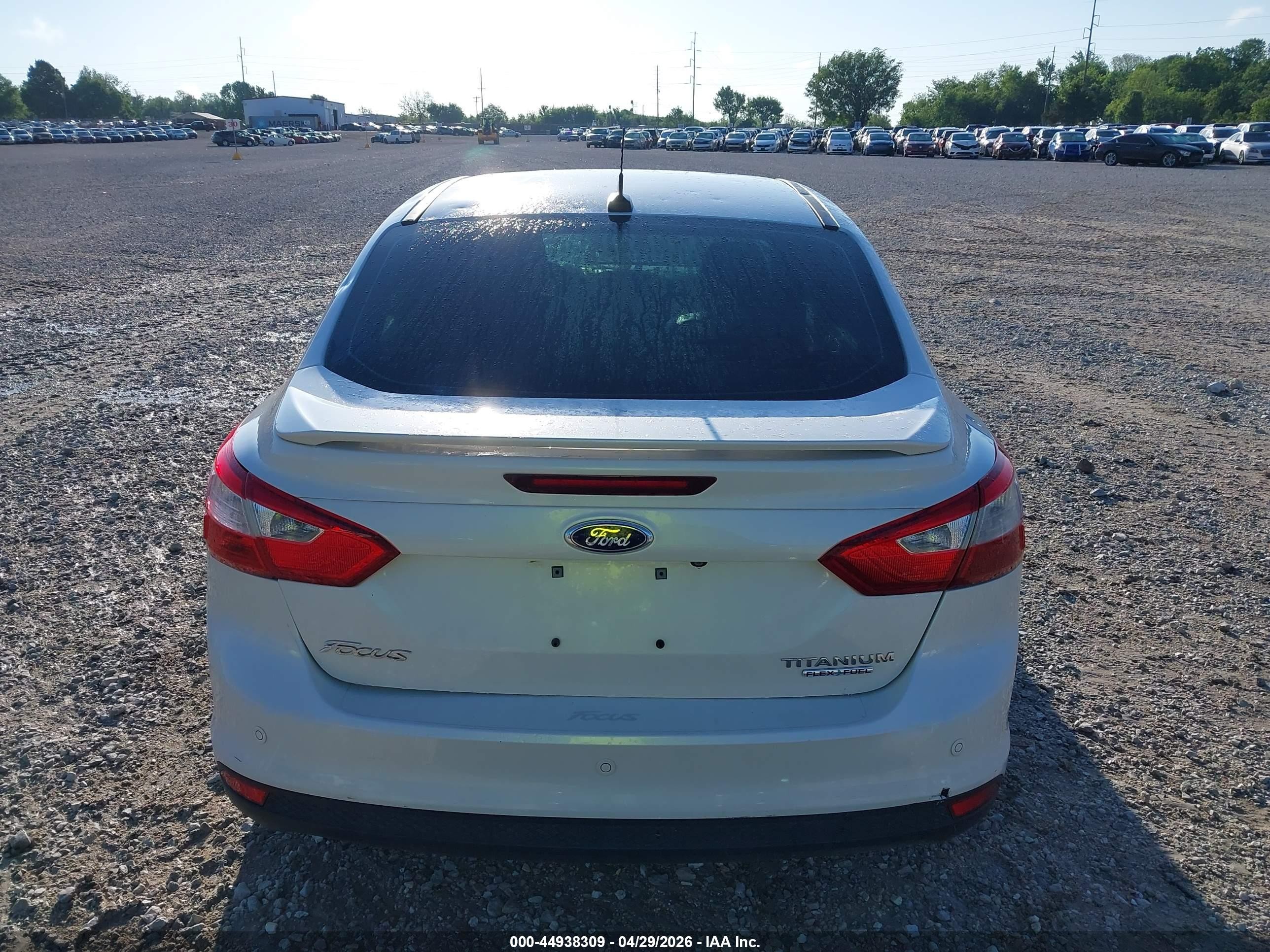 2014 Ford Focus Titanium Белый vin: 1FADP3J2XEL349144