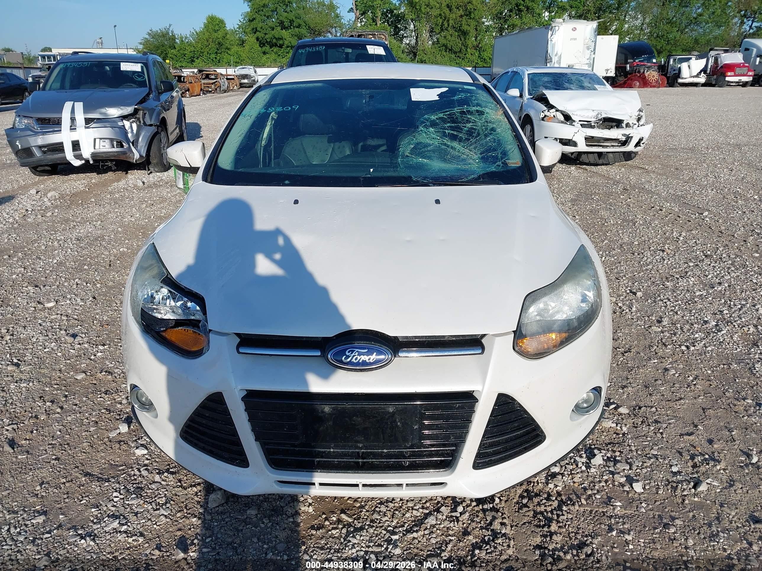 2014 Ford Focus Titanium Белый vin: 1FADP3J2XEL349144