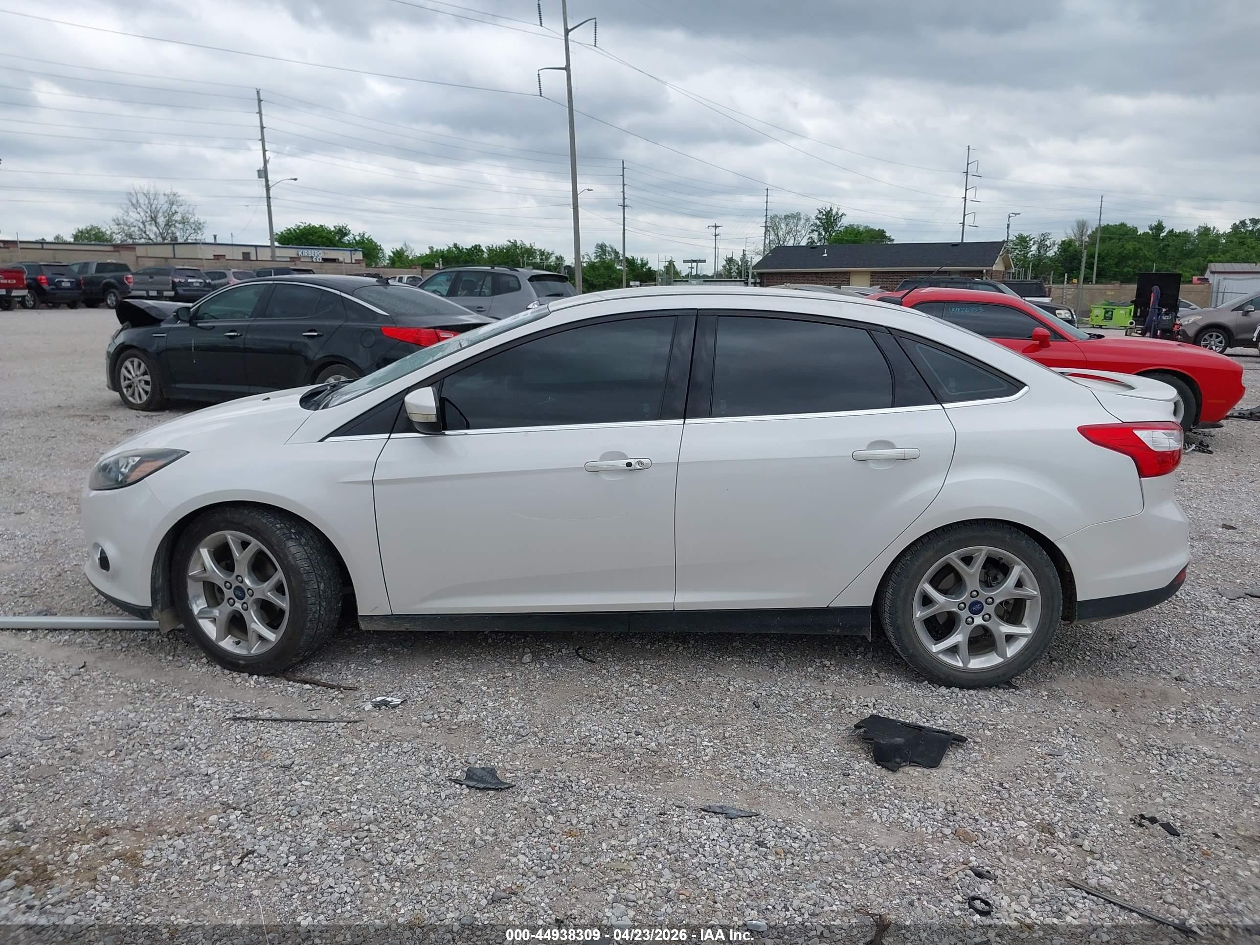 2014 Ford Focus Titanium Белый vin: 1FADP3J2XEL349144