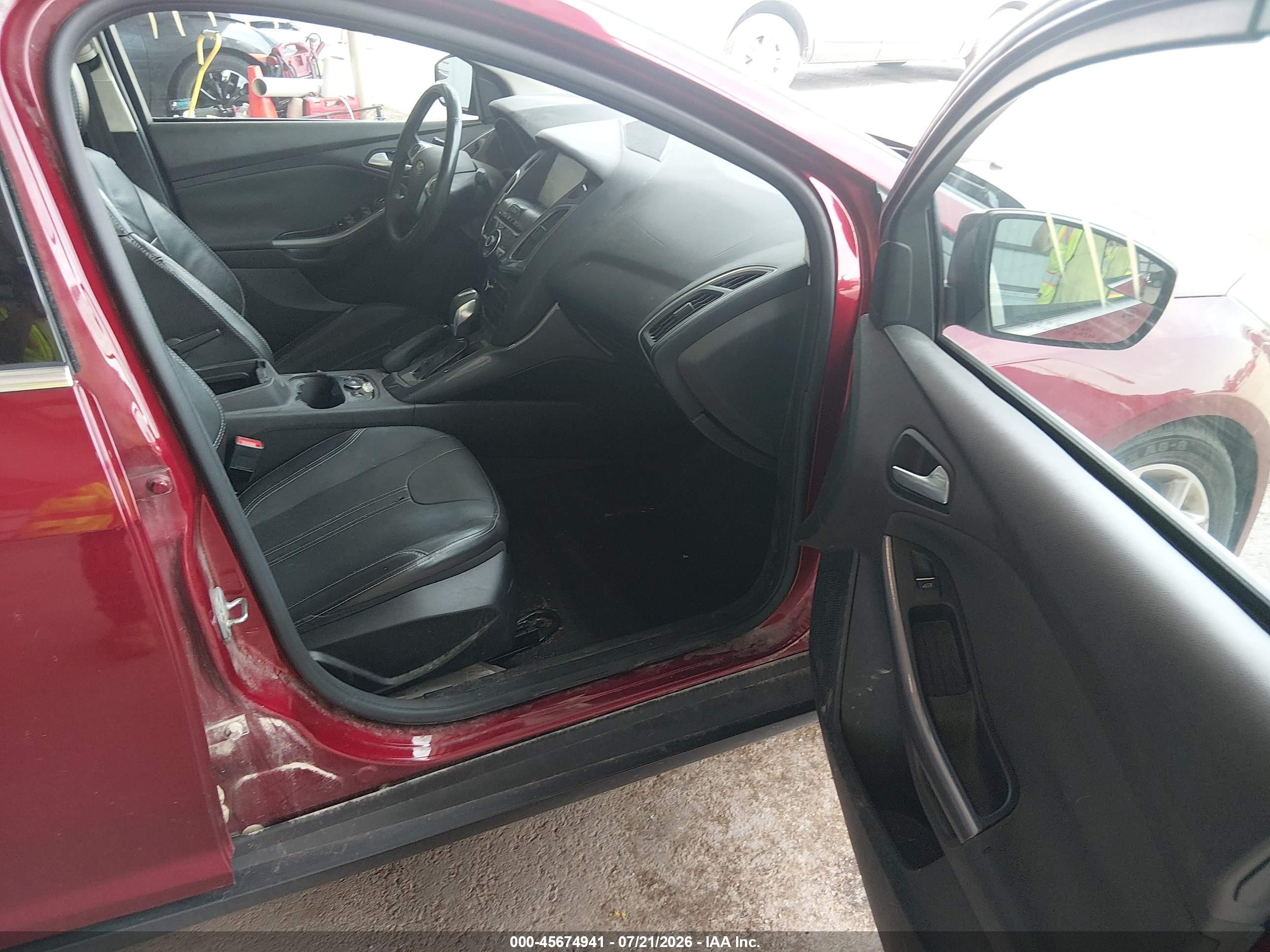 2014 Ford Focus Titanium Red vin: 1FADP3J2XEL349368