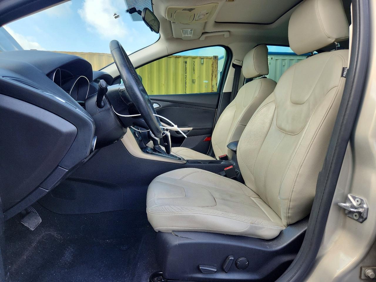 2015 Ford Focus Titanium Gold vin: 1FADP3J2XFL209287