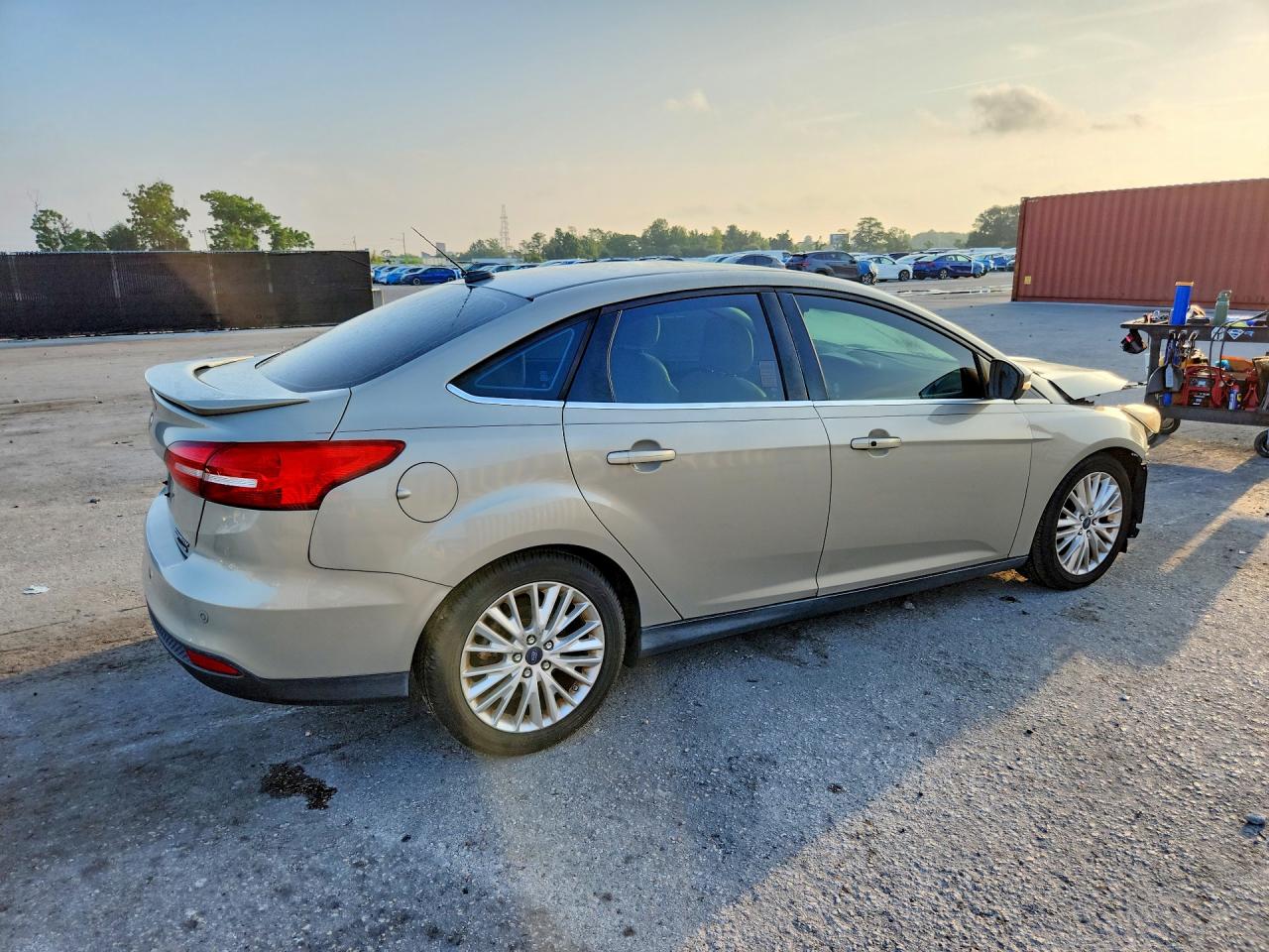 2015 Ford Focus Titanium Gold vin: 1FADP3J2XFL209287