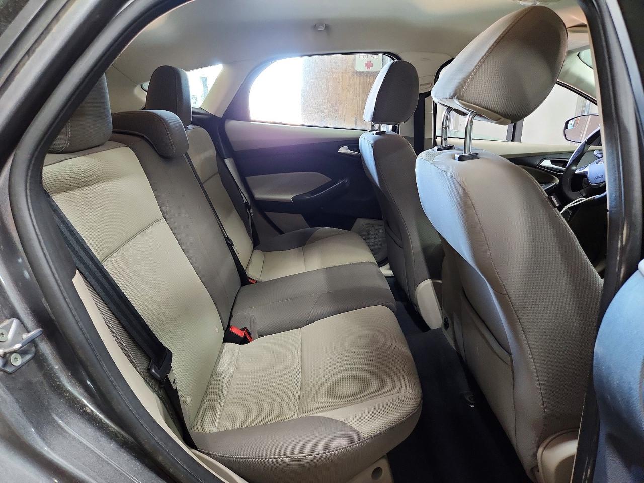 2013 Ford Focus Se Gray vin: 1FADP3K20DL162993