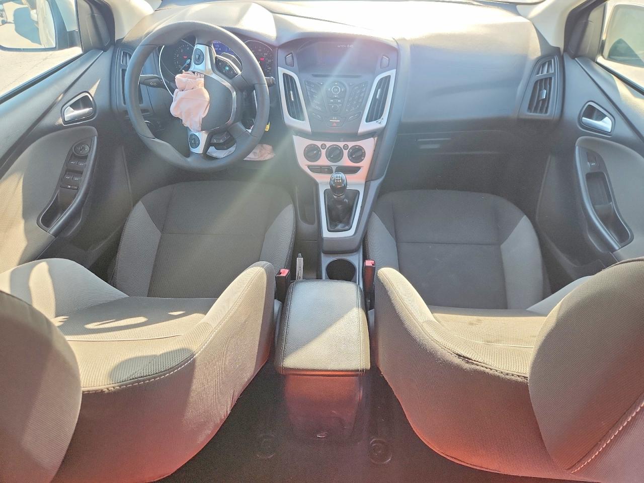 2013 Ford Focus Se White vin: 1FADP3K20DL189174
