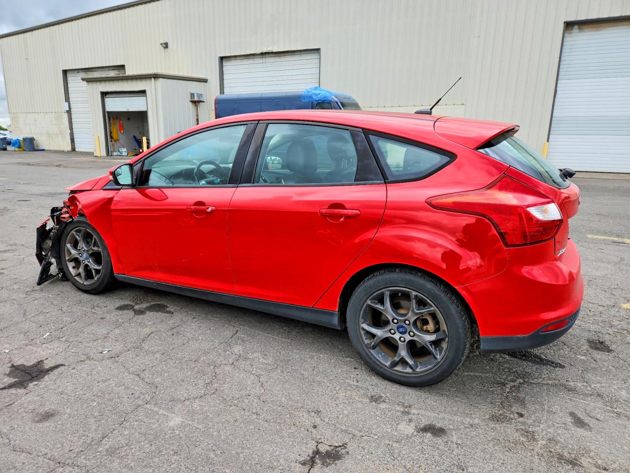 2013 Ford Focus 4d S Red vin: 1FADP3K20DL204966