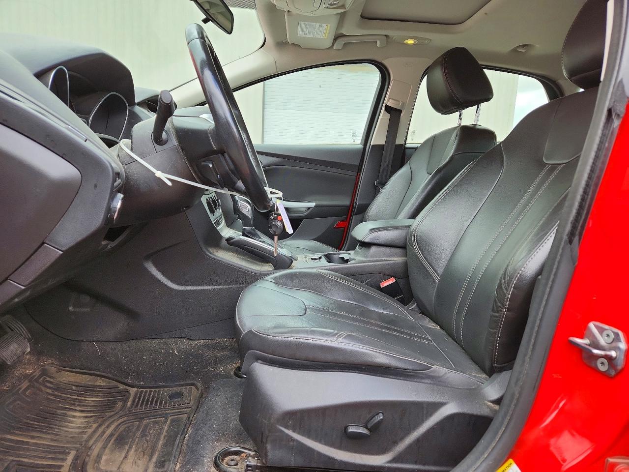 2013 Ford Focus 4d S Red vin: 1FADP3K20DL204966