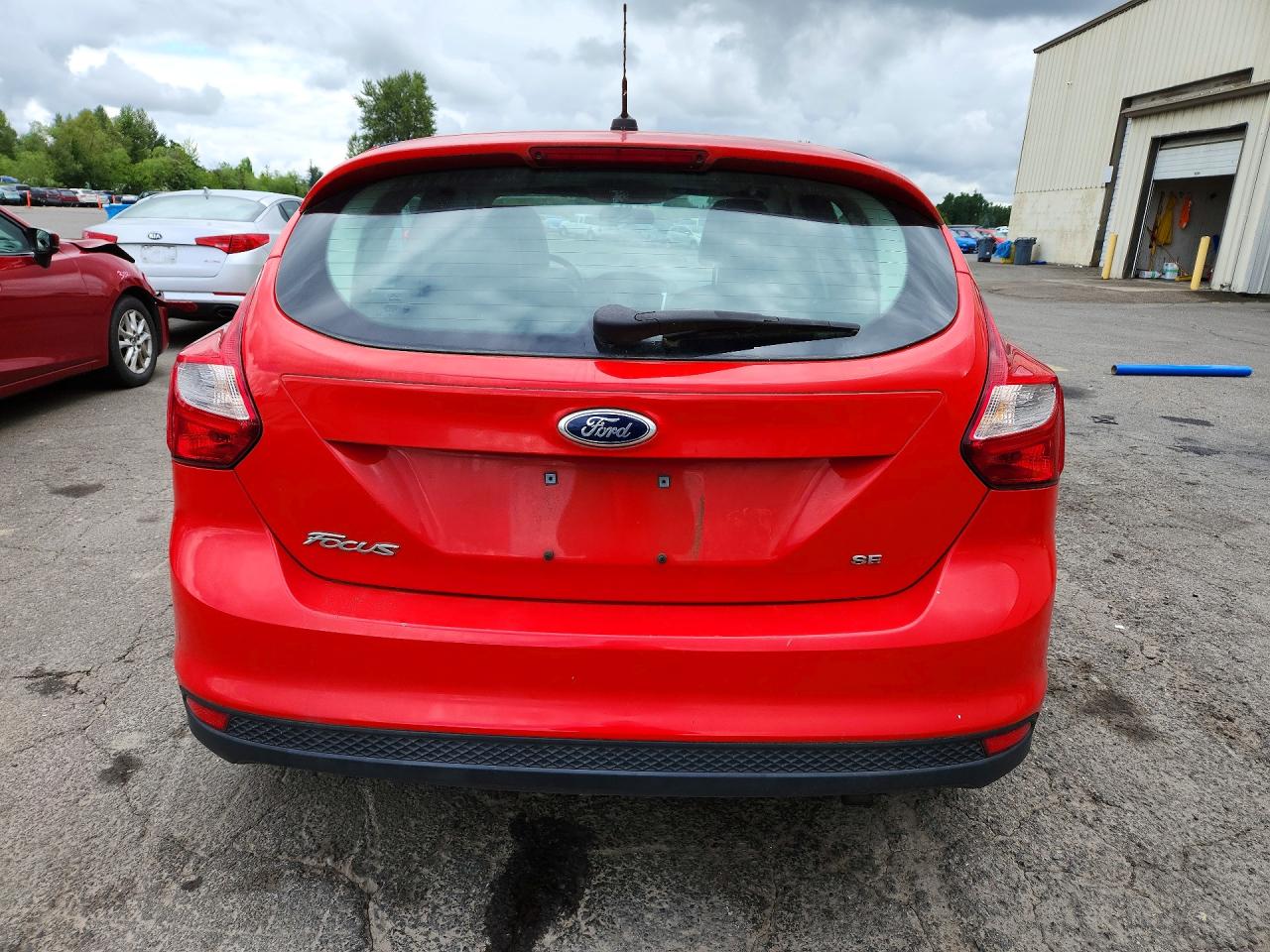 2013 Ford Focus 4d S Red vin: 1FADP3K20DL204966