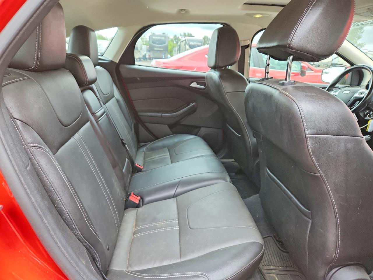 2013 Ford Focus 4d S Red vin: 1FADP3K20DL204966