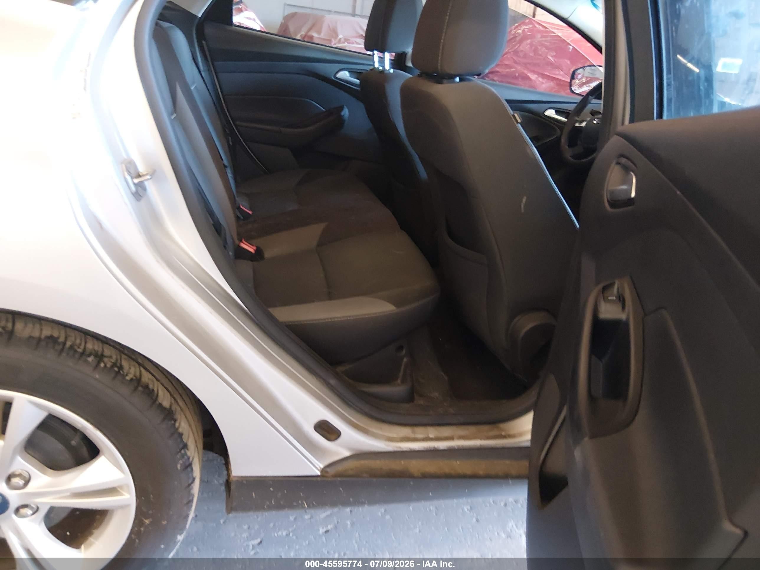2013 Ford Focus Se Silver vin: 1FADP3K20DL252192