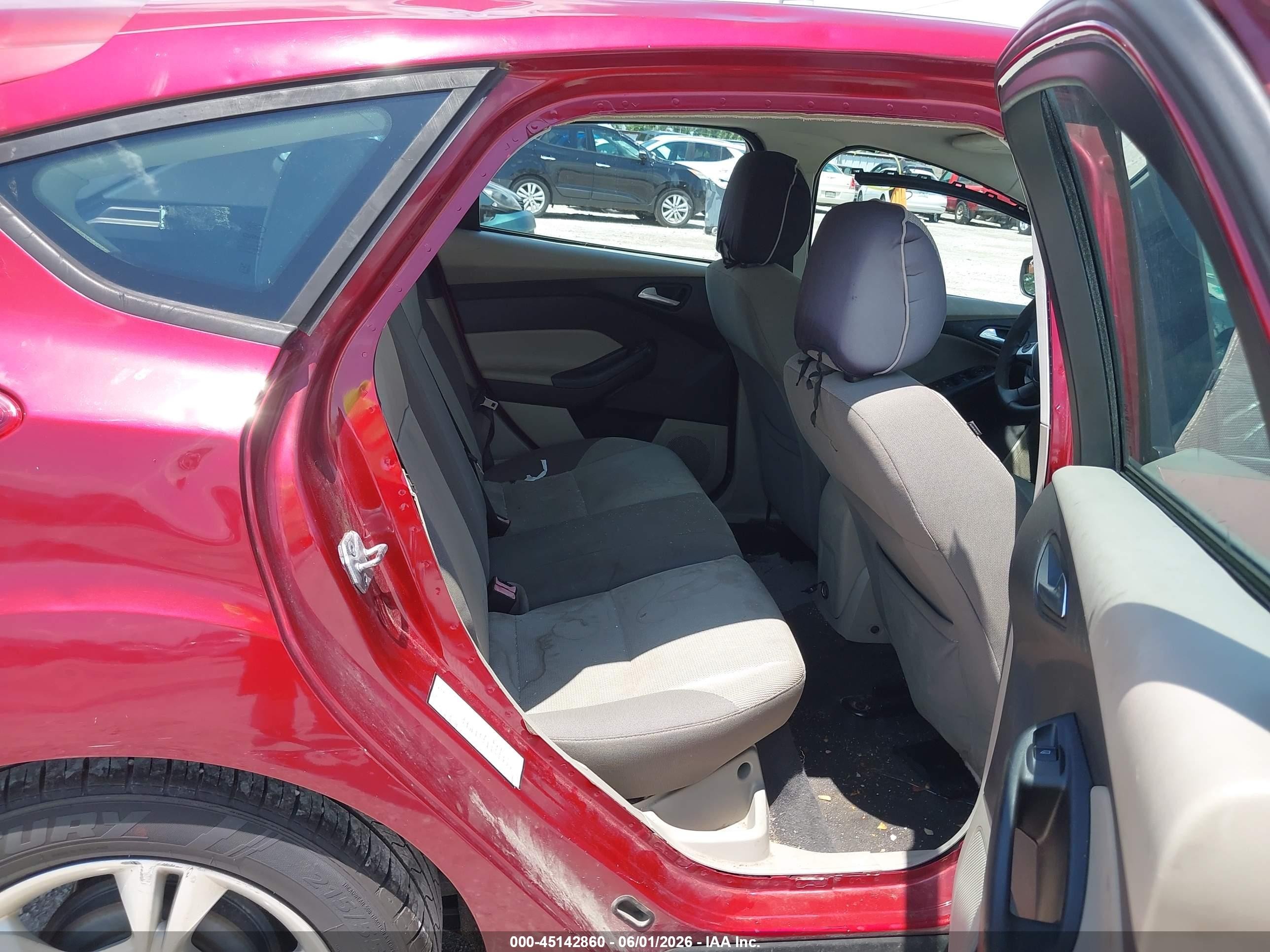 2014 Ford Focus Se Red vin: 1FADP3K20EL113276