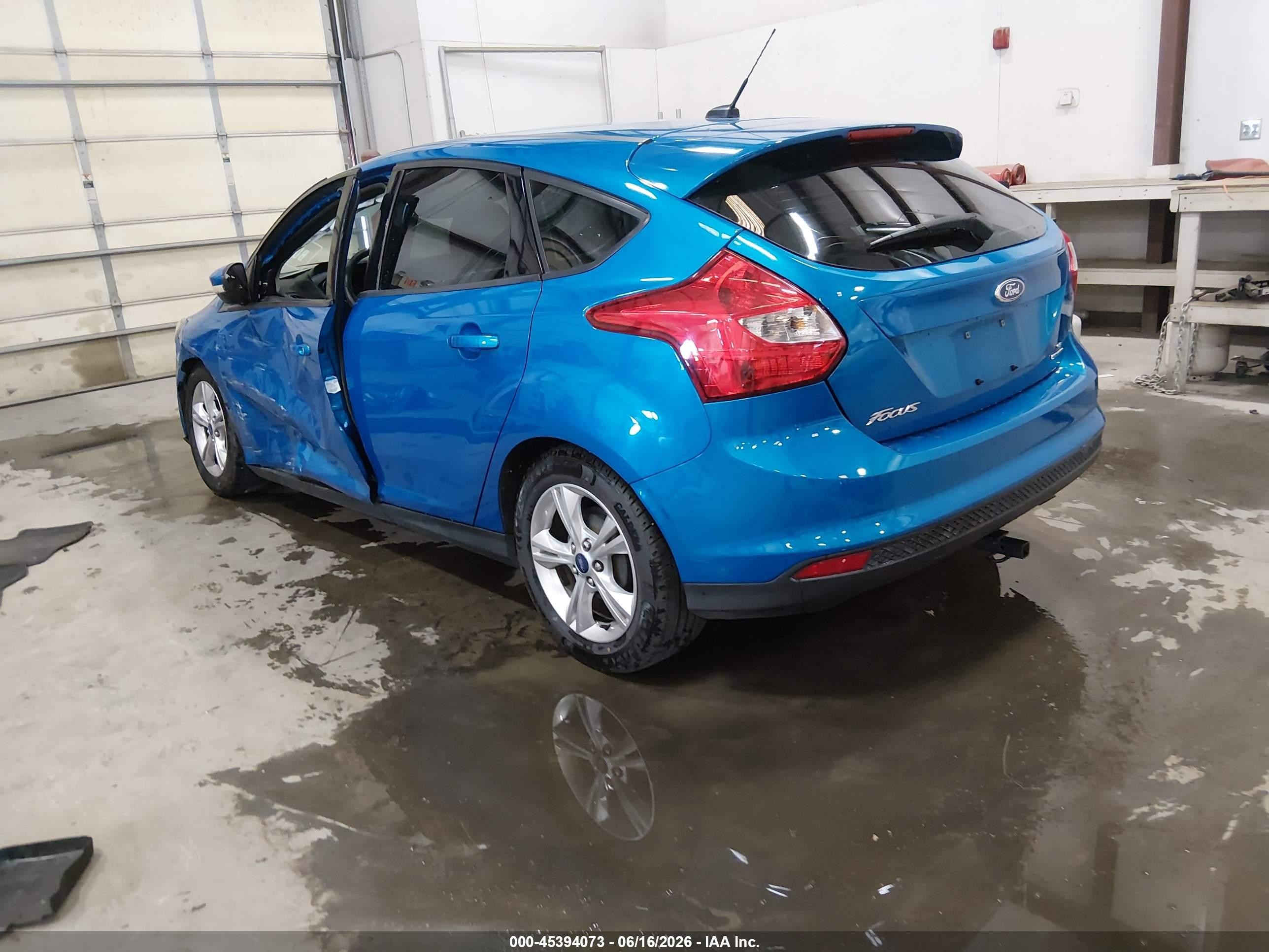 2014 Ford Focus Se Blue vin: 1FADP3K20EL138467