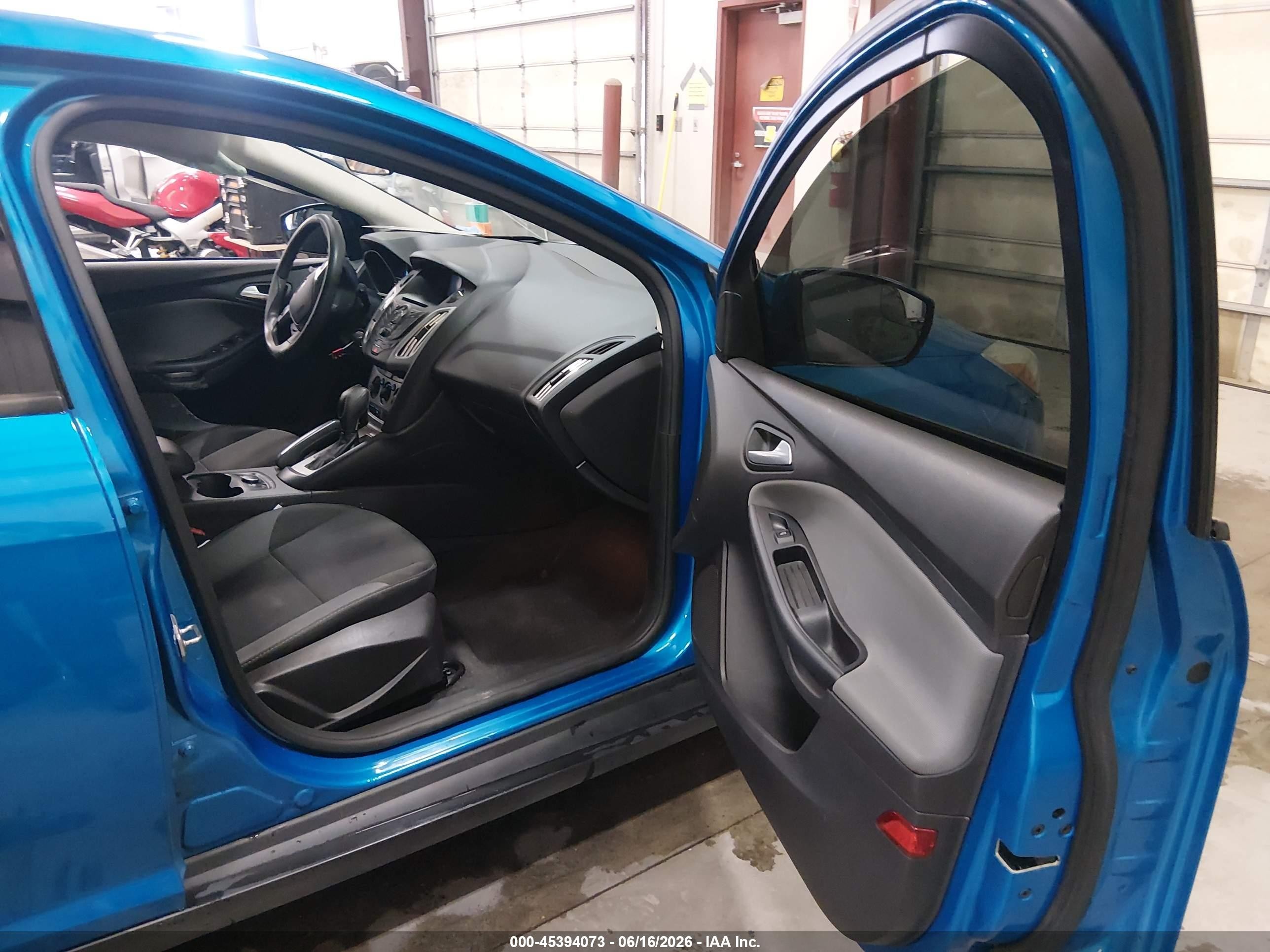 2014 Ford Focus Se Blue vin: 1FADP3K20EL138467