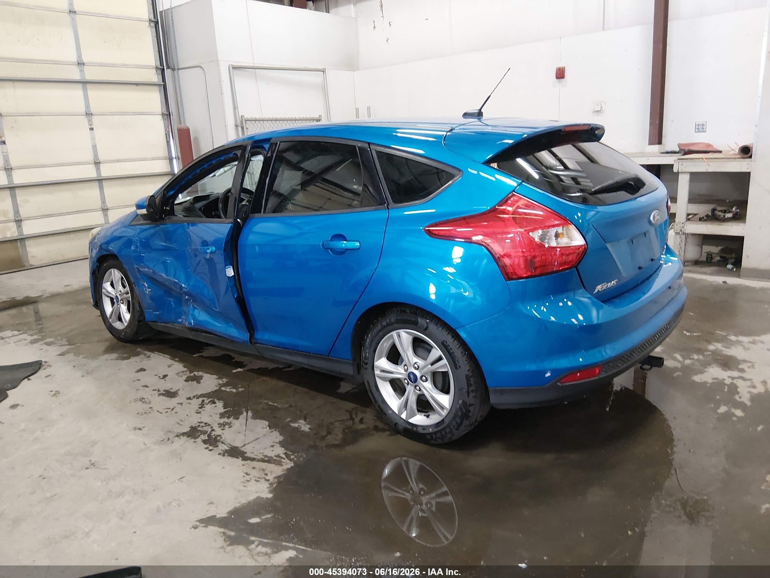 2014 Ford Focus Se Blue vin: 1FADP3K20EL138467