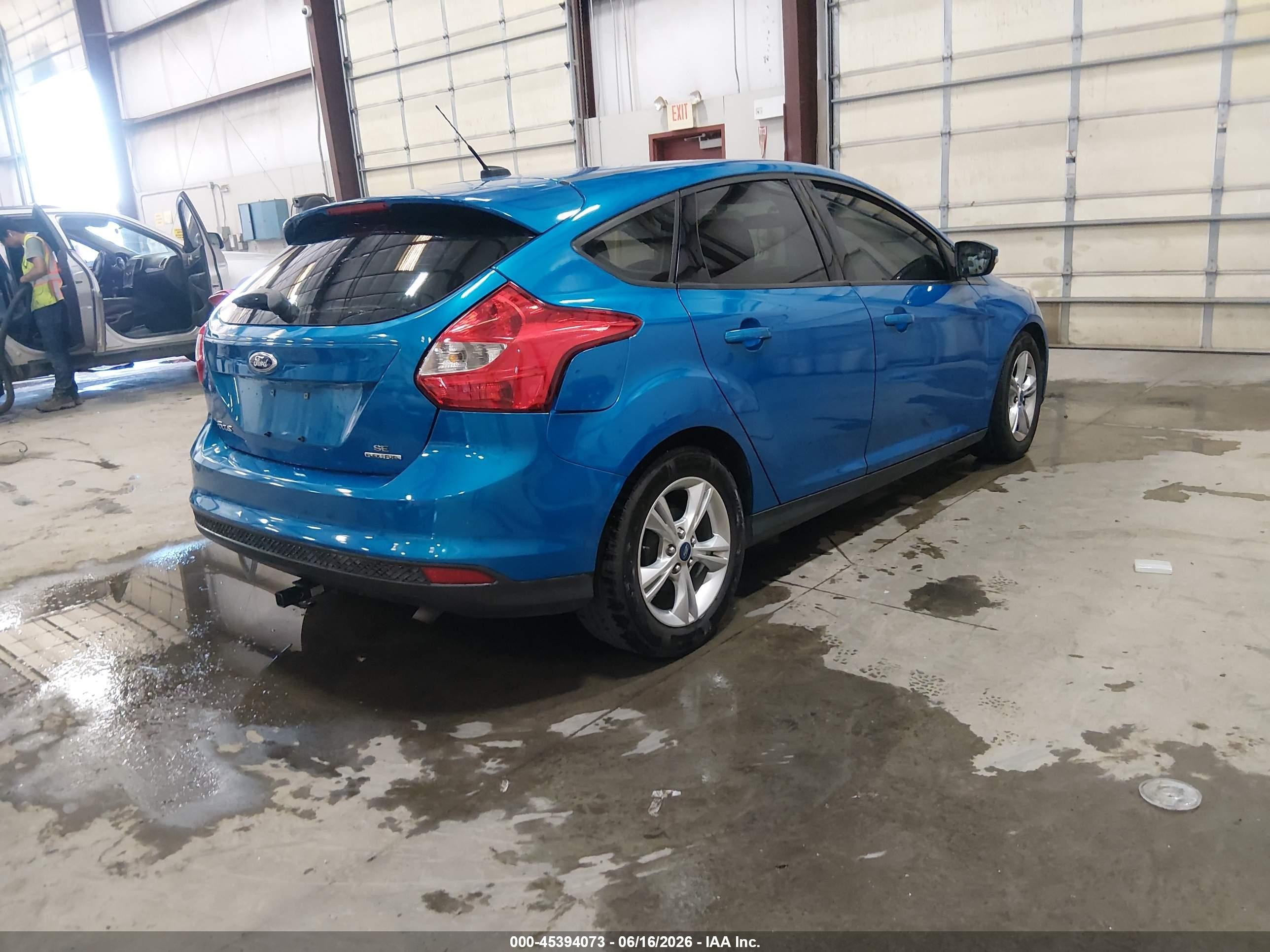 2014 Ford Focus Se Blue vin: 1FADP3K20EL138467