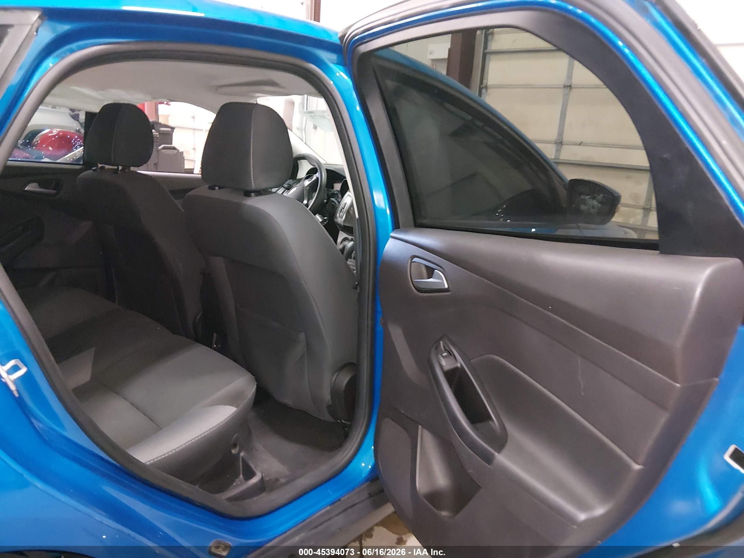 2014 Ford Focus Se Blue vin: 1FADP3K20EL138467