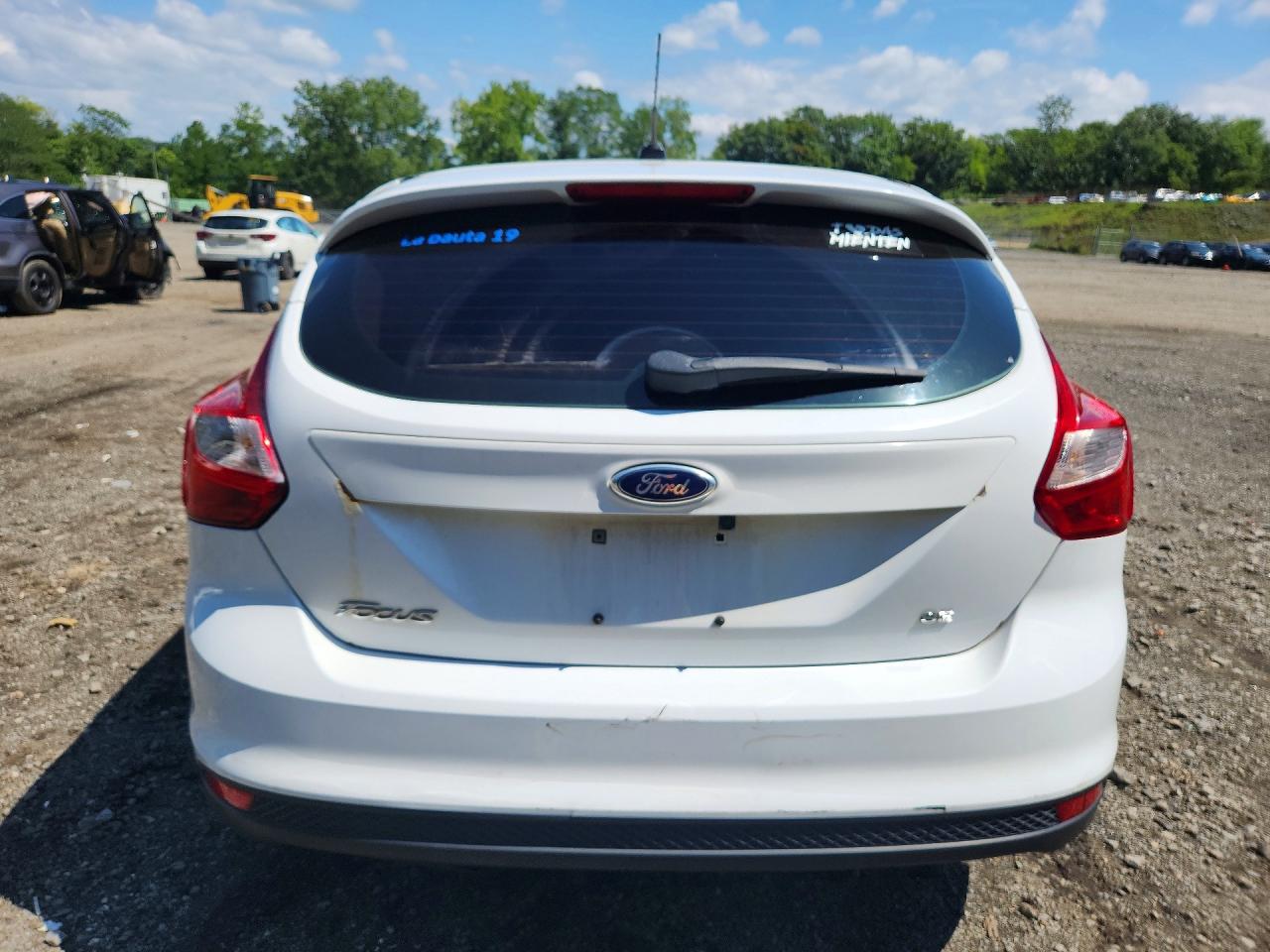 2014 Ford Focus Se Белый vin: 1FADP3K20EL141434