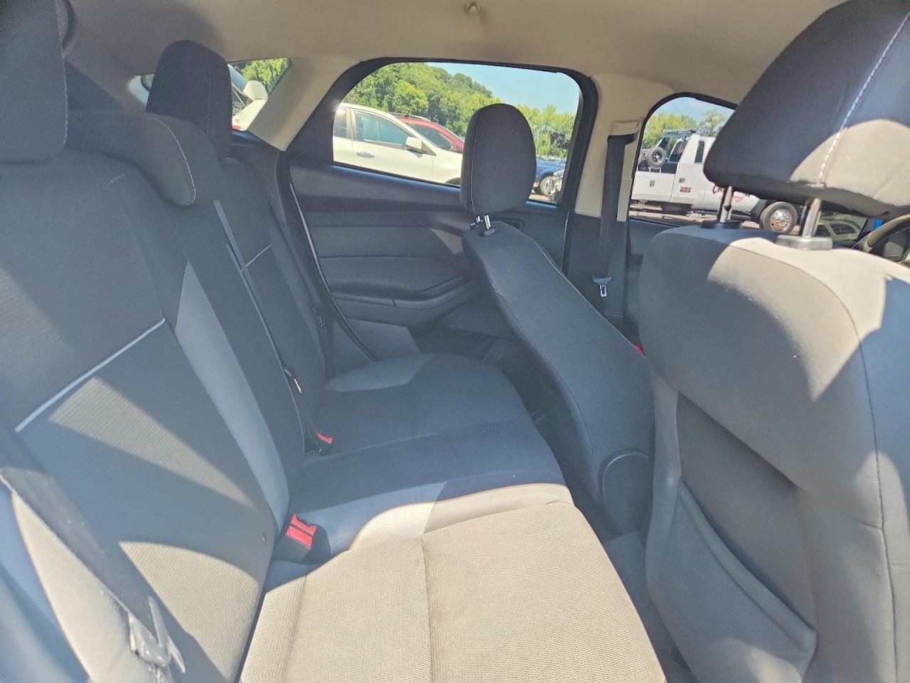 2014 Ford Focus Se Белый vin: 1FADP3K20EL141434