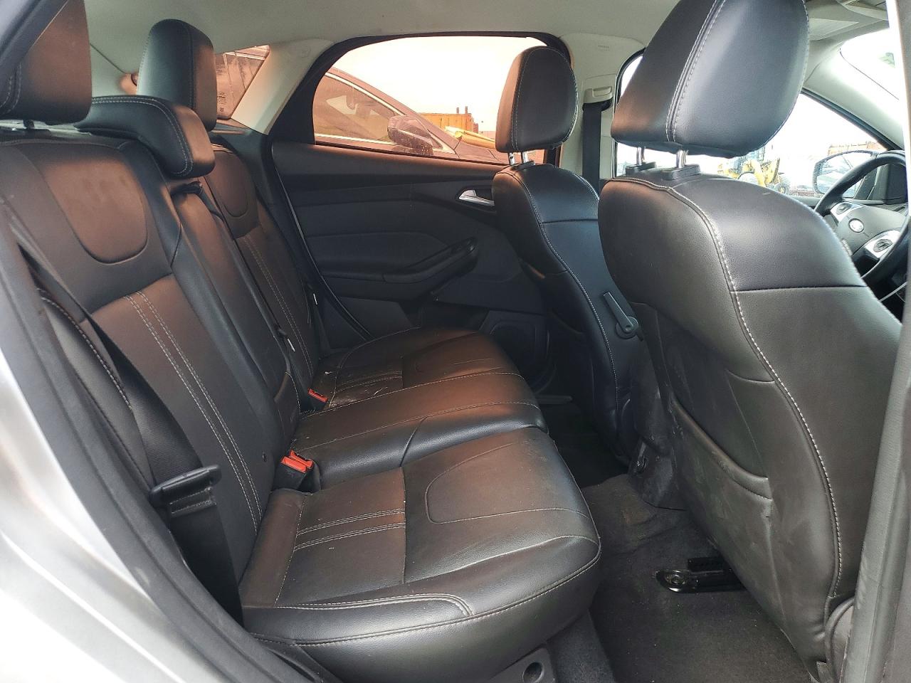 2014 Ford Focus Se Silver vin: 1FADP3K20EL144625