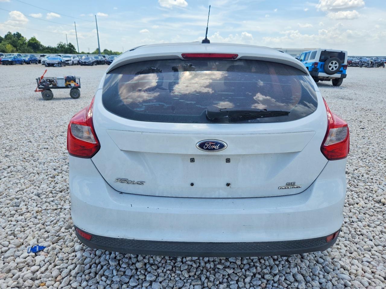 2014 Ford Focus White vin: 1FADP3K20EL207724