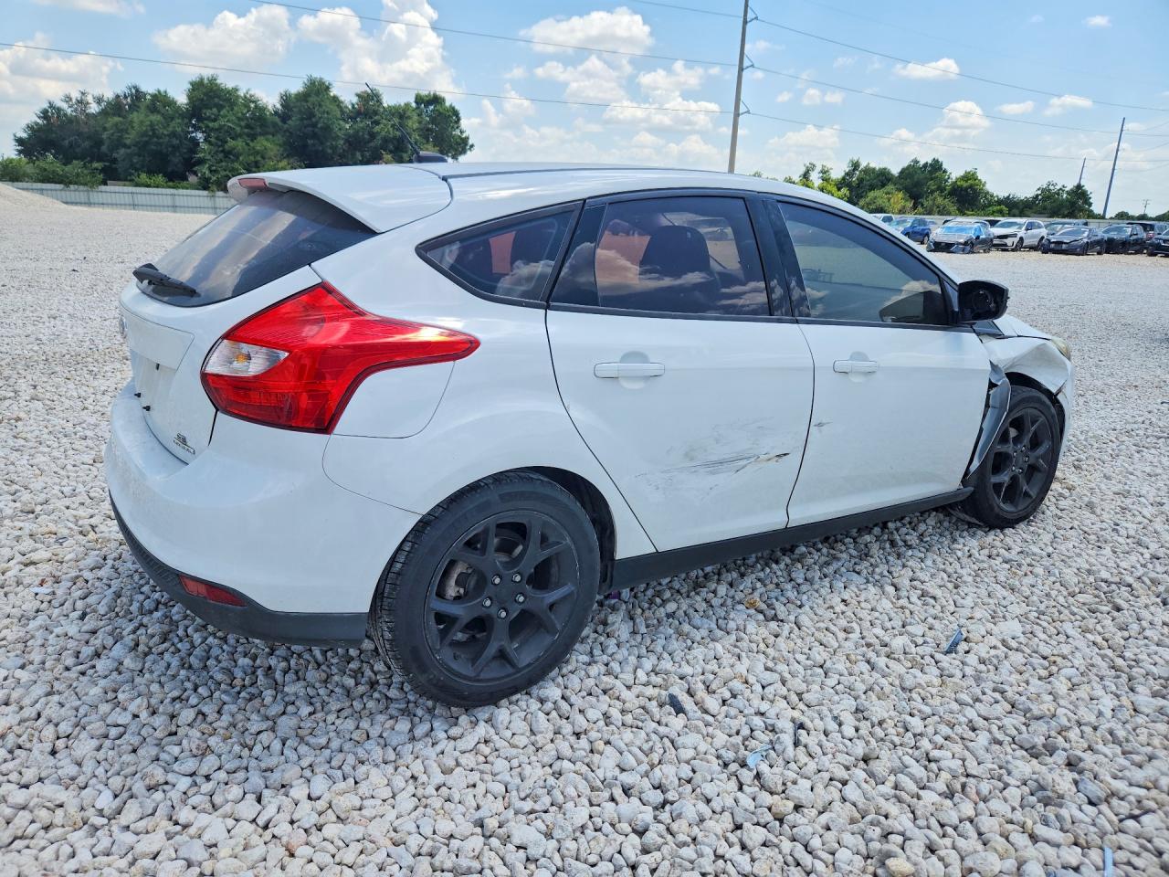 2014 Ford Focus White vin: 1FADP3K20EL207724