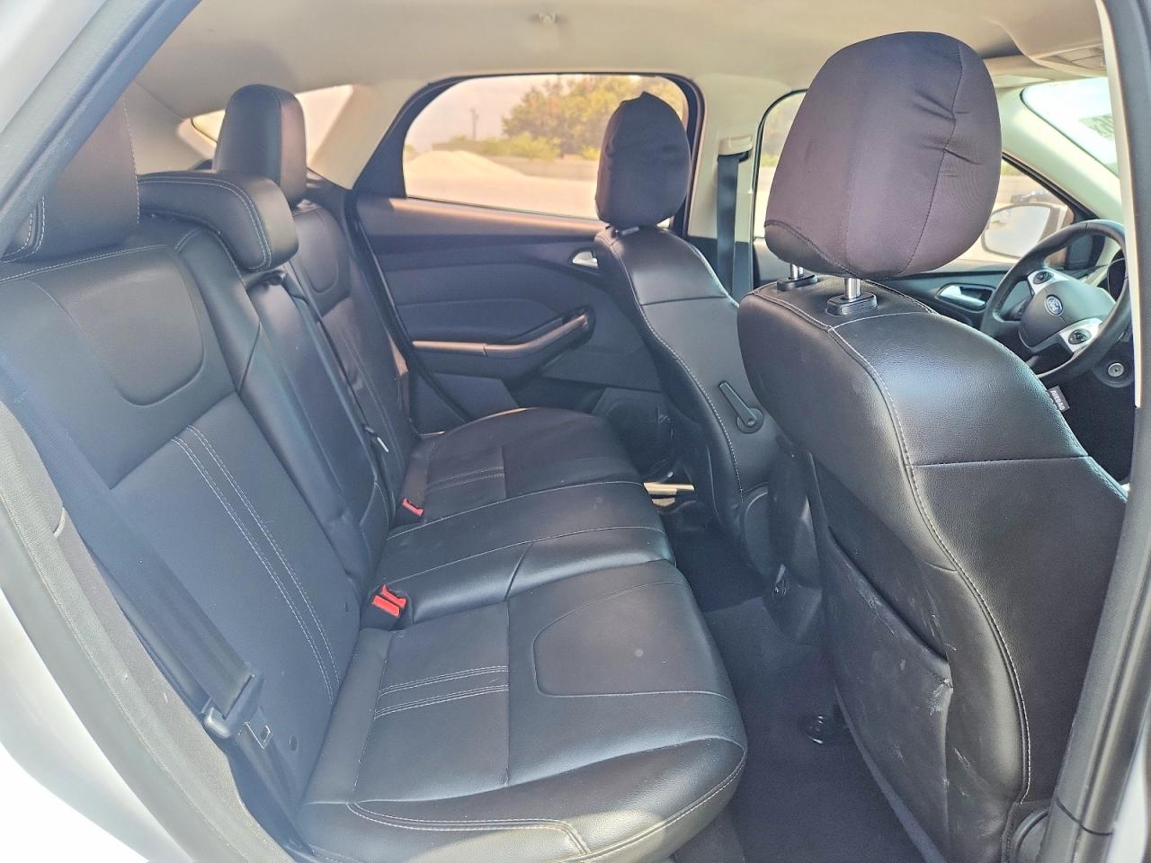 2014 Ford Focus White vin: 1FADP3K20EL207724