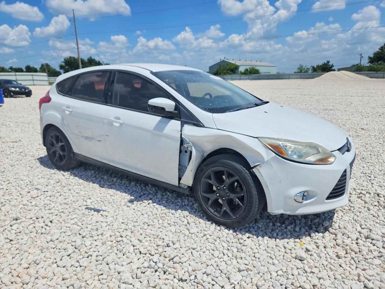 2014 Ford Focus White vin: 1FADP3K20EL207724