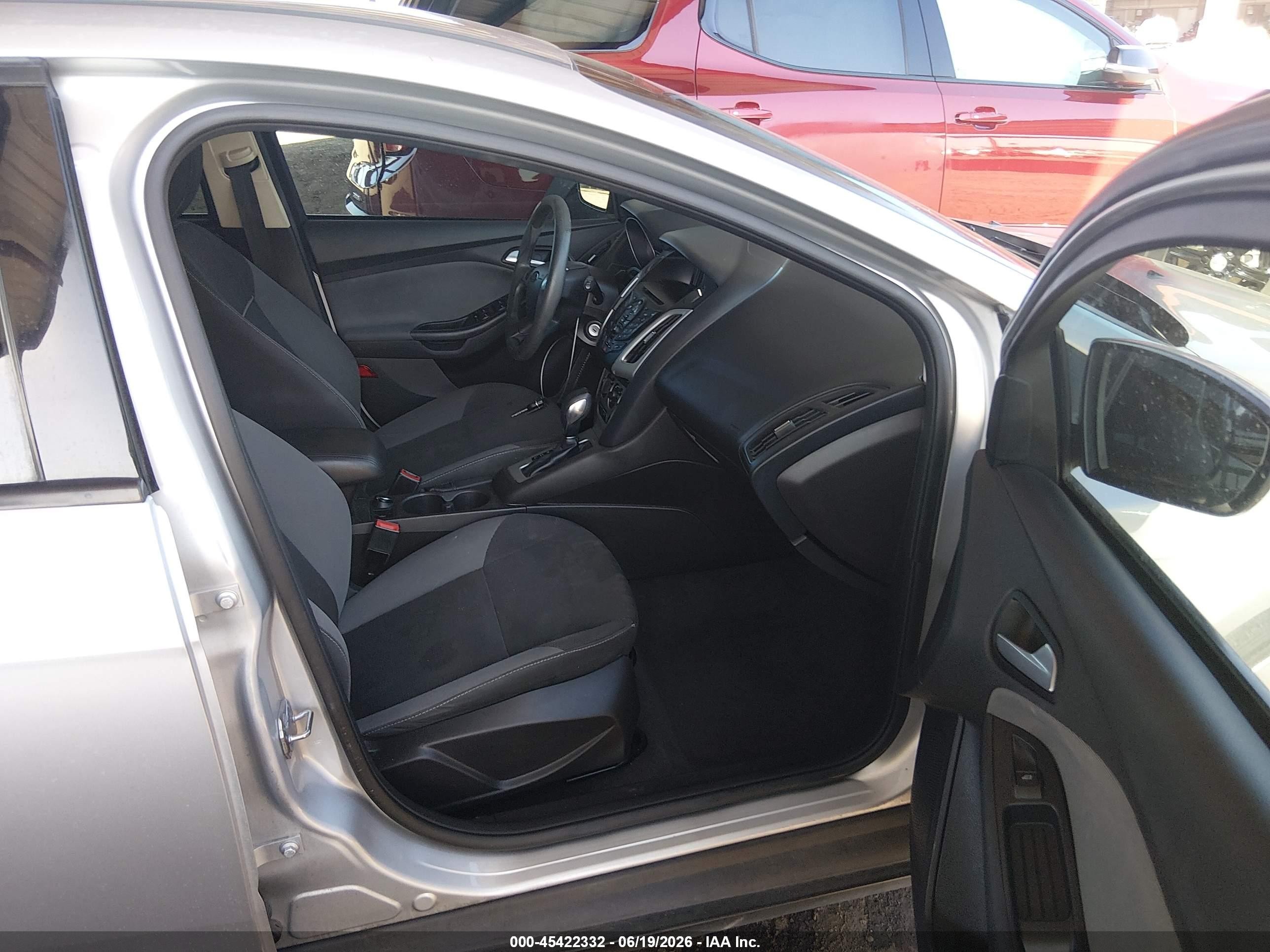 2014 Ford Focus Se Silver vin: 1FADP3K20EL239671