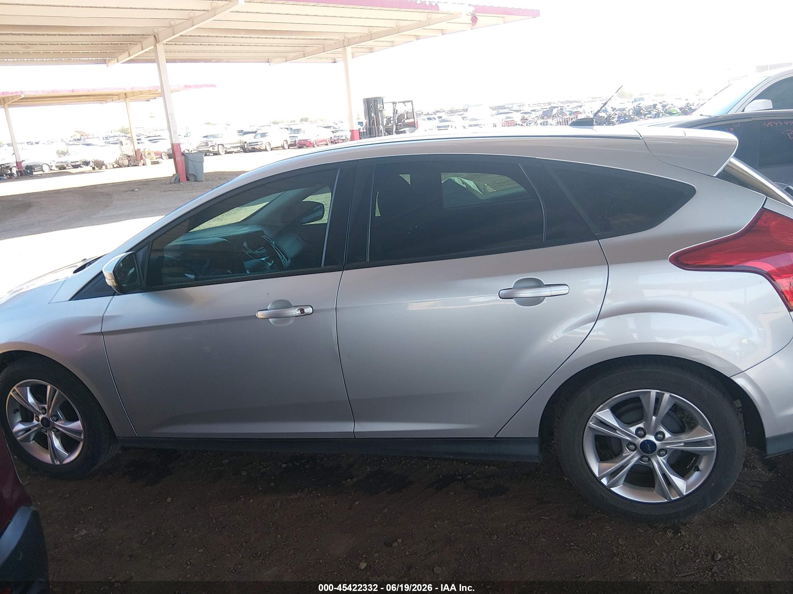 2014 Ford Focus Se Silver vin: 1FADP3K20EL239671