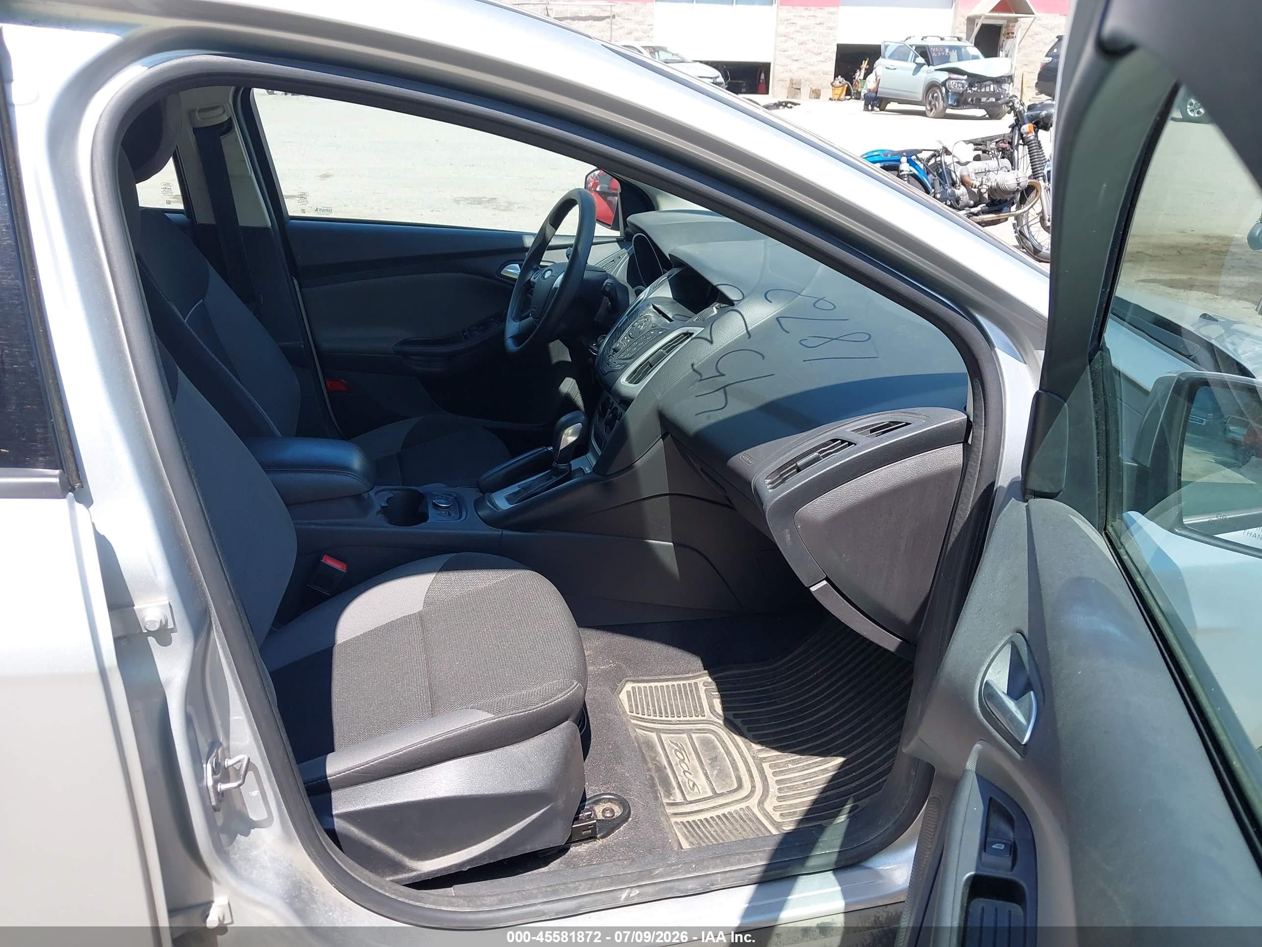 2014 Ford Focus Se Silver vin: 1FADP3K20EL243199