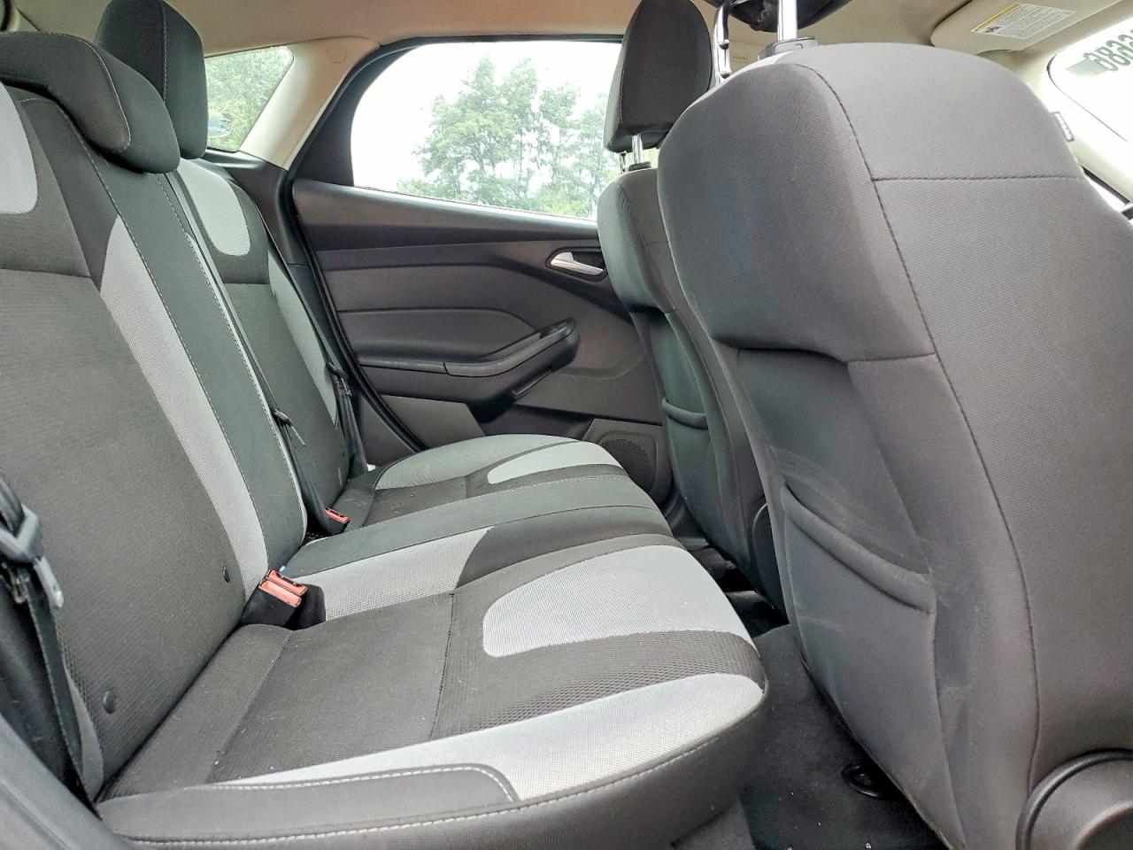 2014 Ford Focus Se Gray vin: 1FADP3K20EL290409