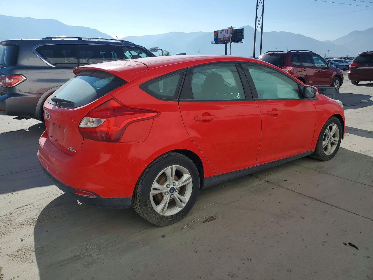 2014 Ford Focus Se Red vin: 1FADP3K20EL312473