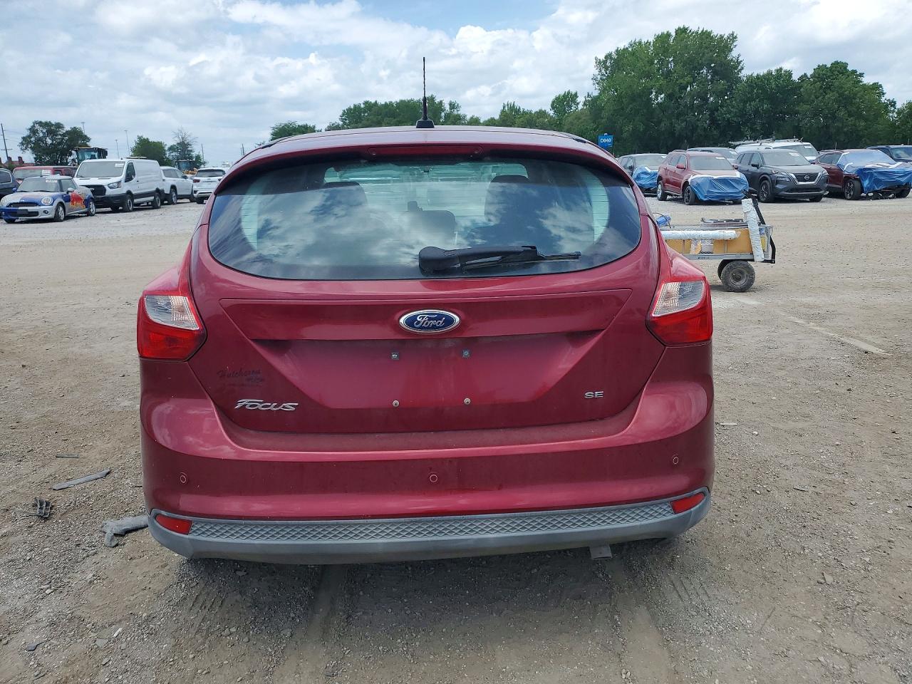 2014 Ford Focus Se Красный vin: 1FADP3K20EL350737