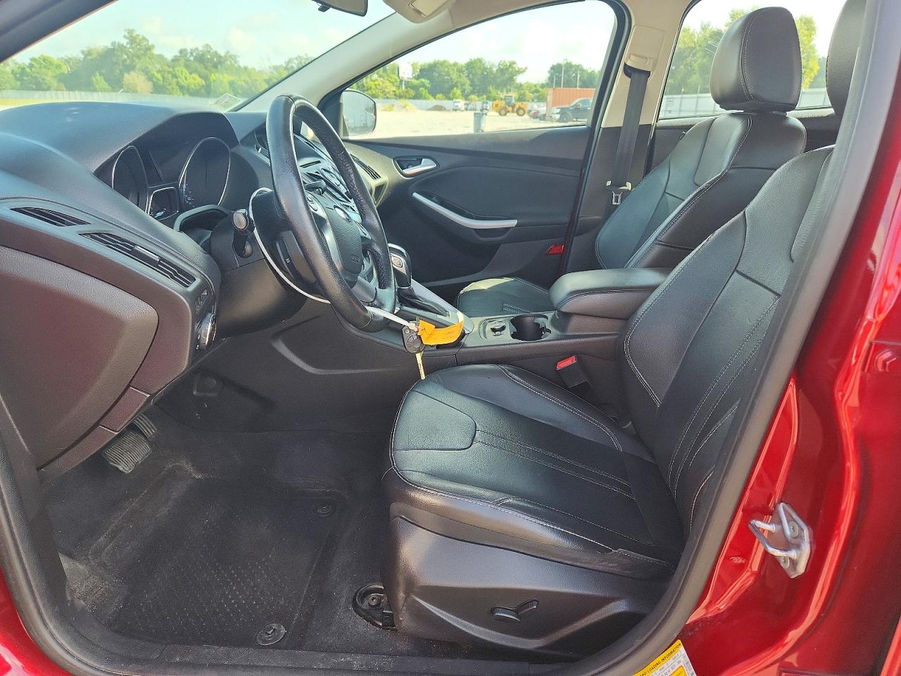 2014 Ford Focus Se Burgundy vin: 1FADP3K20EL363021