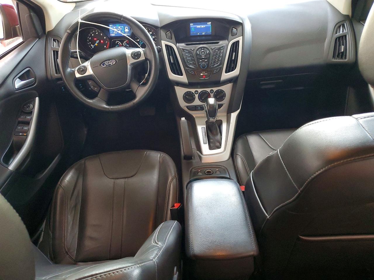 2014 Ford Focus Se Red vin: 1FADP3K20EL371913