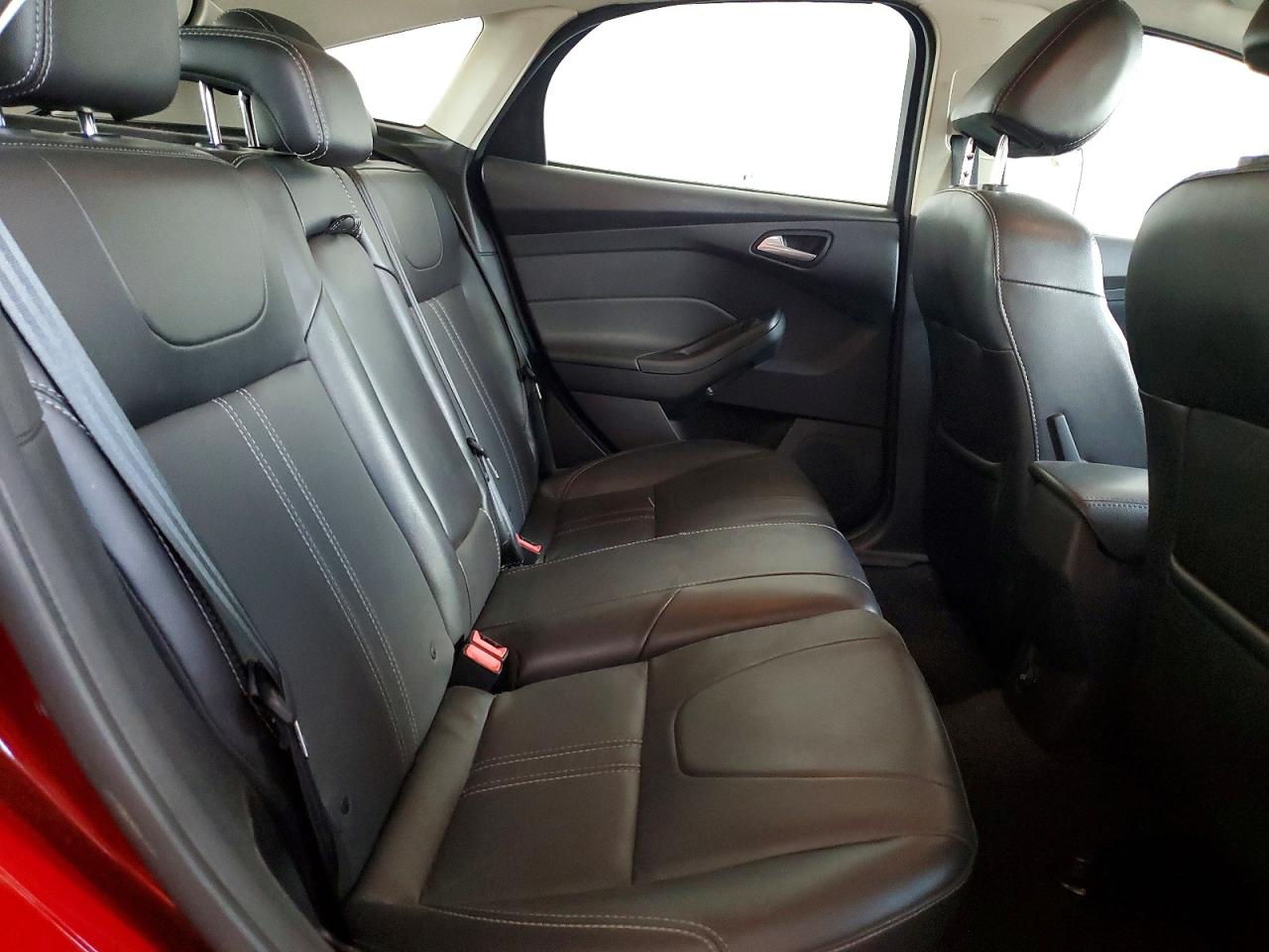 2014 Ford Focus Se Red vin: 1FADP3K20EL371913