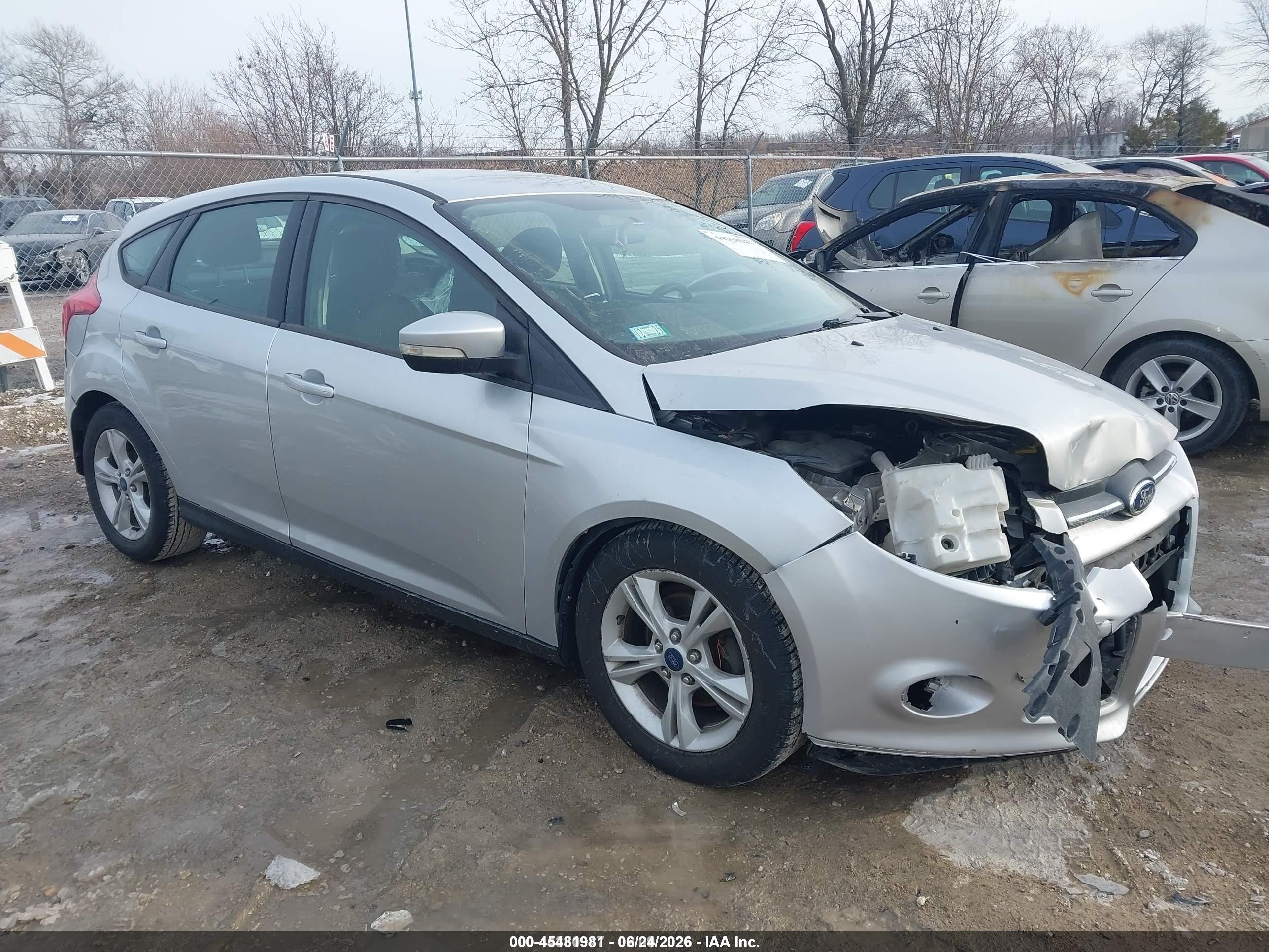 2014 Ford Focus Se Silver vin: 1FADP3K20EL417790